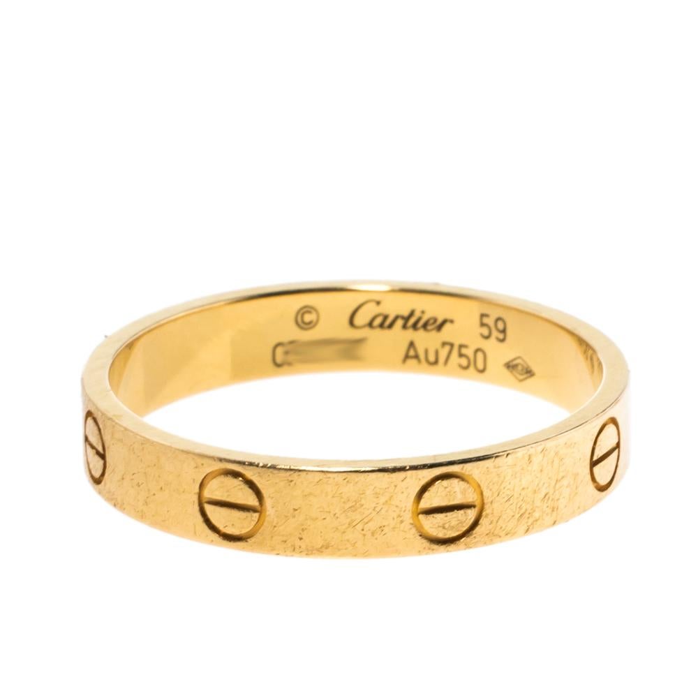 When it comes to choosing a wedding ring, Cartier's LOVE collection offers the best of options. The LOVE line has one of the most iconic jewelry designs. We have here an icon of style and luxury. Constructed in 18K yellow gold, the ring features