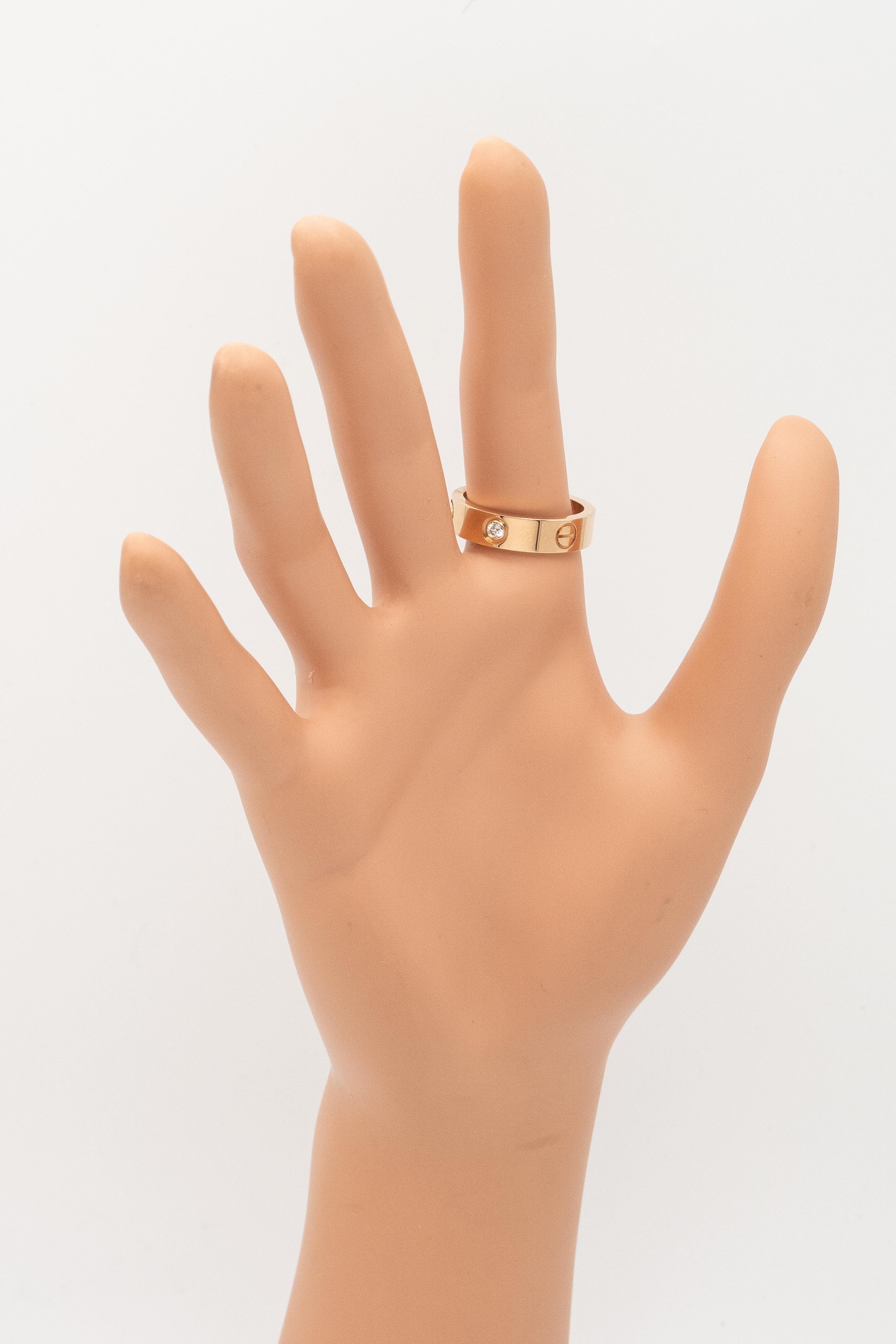 Anillo Cartier LOVE de 3 diamantes en oro rosa de 18 quilates con certificado Cartier en venta 3