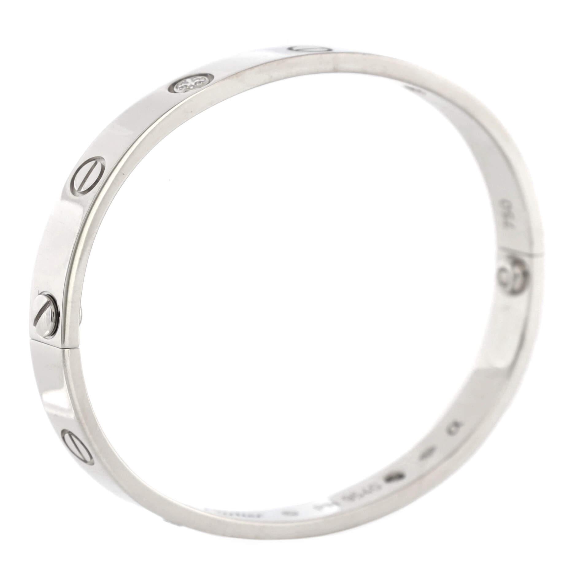Cartier Love 4 Diamantarmband aus 18 Karat Weißgold mit Diamanten im Zustand „Gut“ im Angebot in New York, NY
