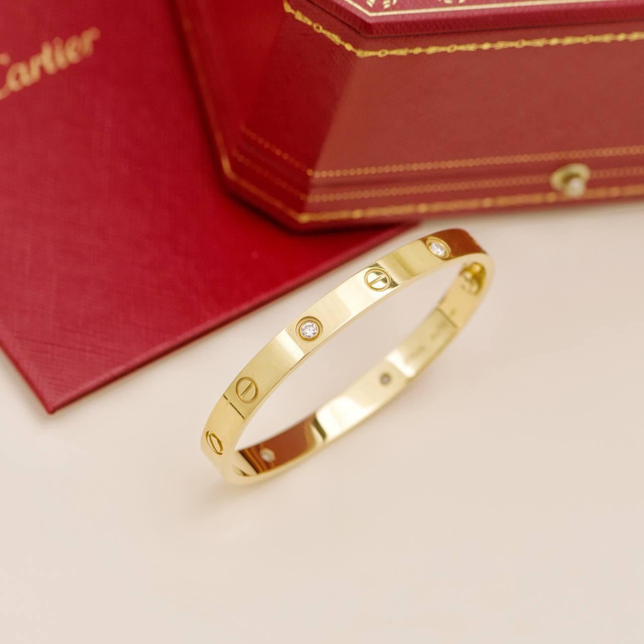 Pulsera Cartier Love 4 Diamantes Oro Amarillo 18K Talla 17 en Excelente estado para la venta en Banbury, GB