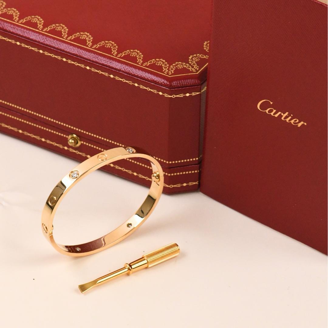 Taille brillant Bracelet Love 4 diamants en or jaune 18K de Cartier Taille 18 en vente