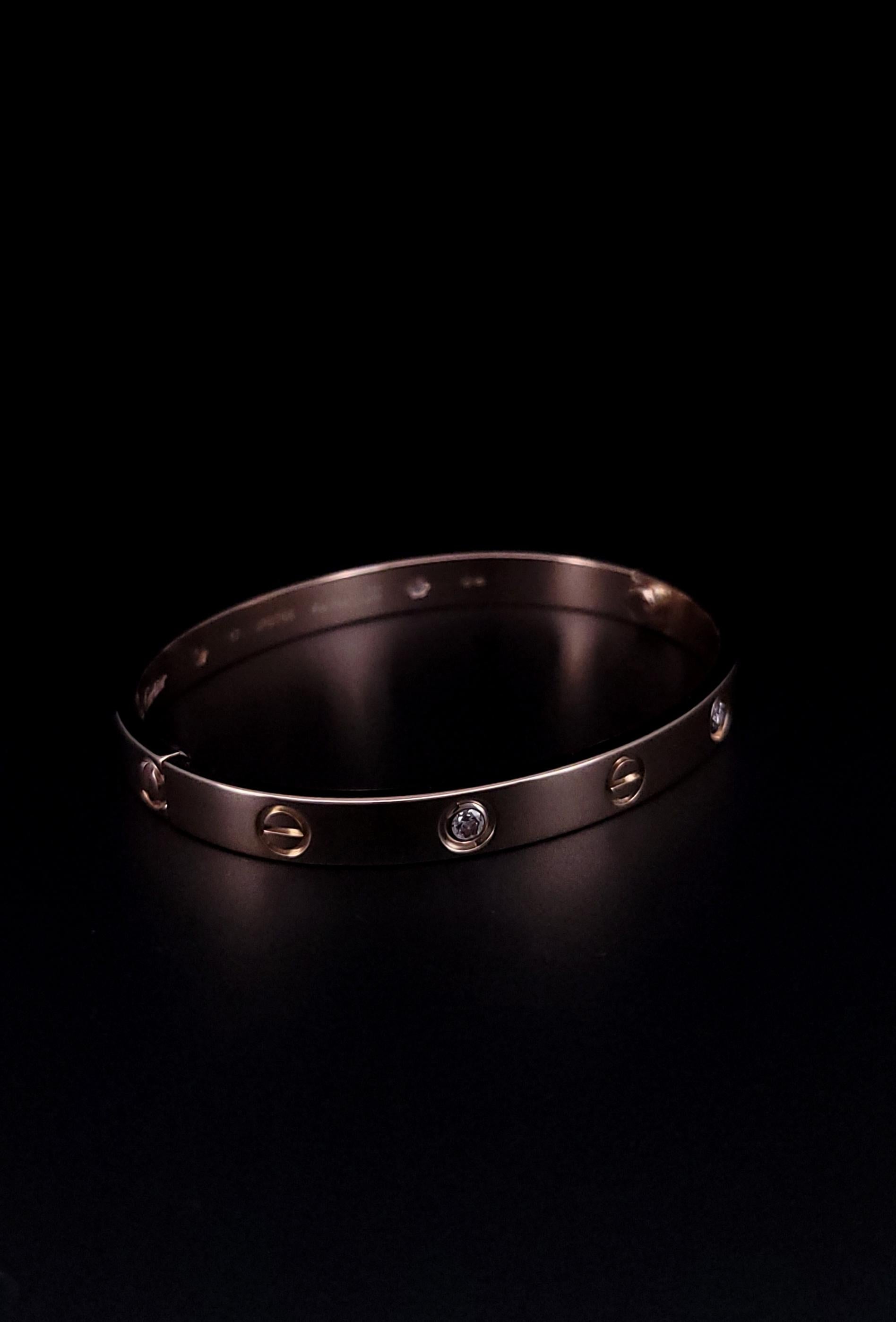 Cartier Love 4 Diamant-Armband aus Roségold Größe 17 im Zustand „Hervorragend“ im Angebot in New York, NY