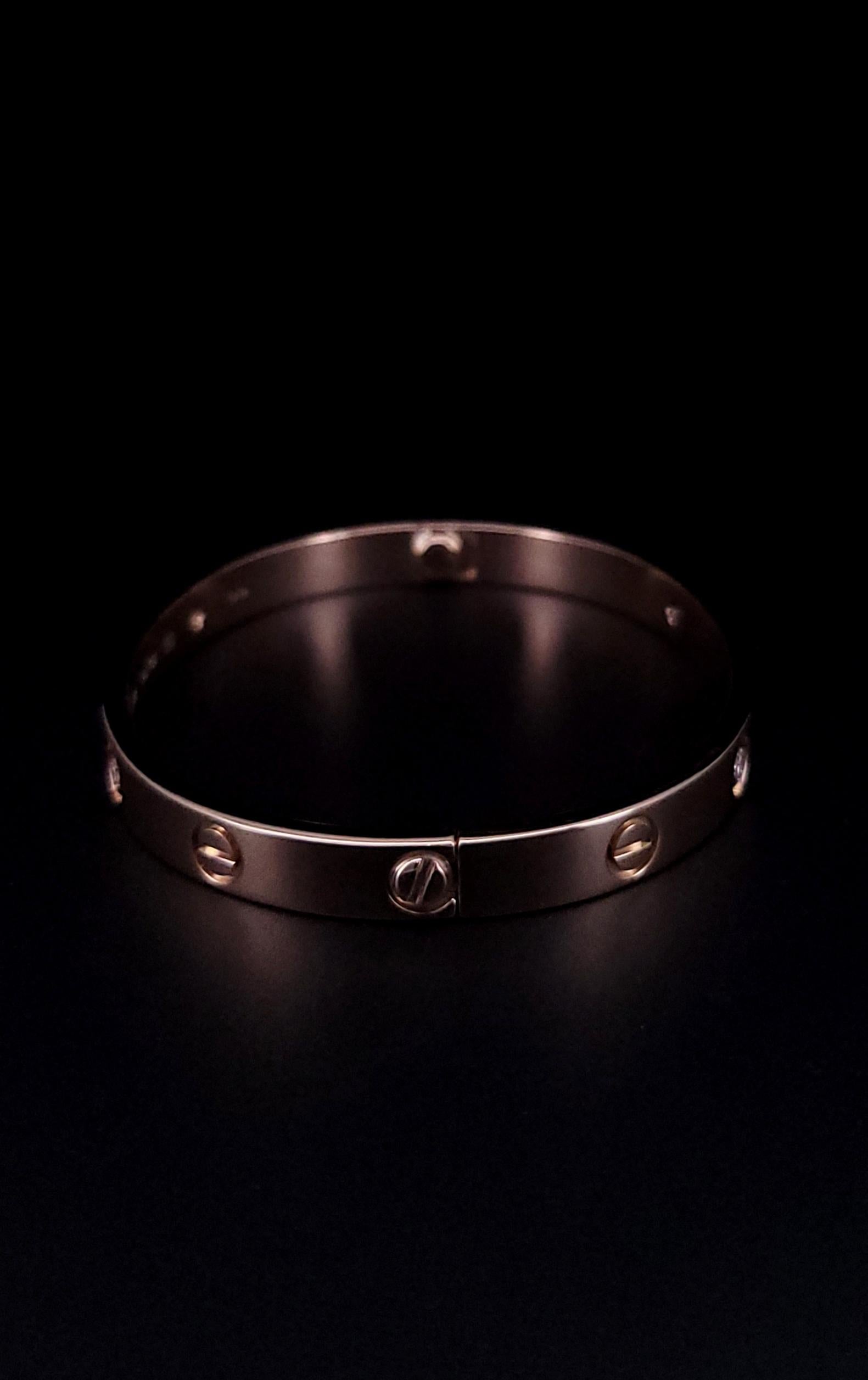 Cartier Love 4 Diamant-Armband aus Roségold Größe 17 Damen im Angebot