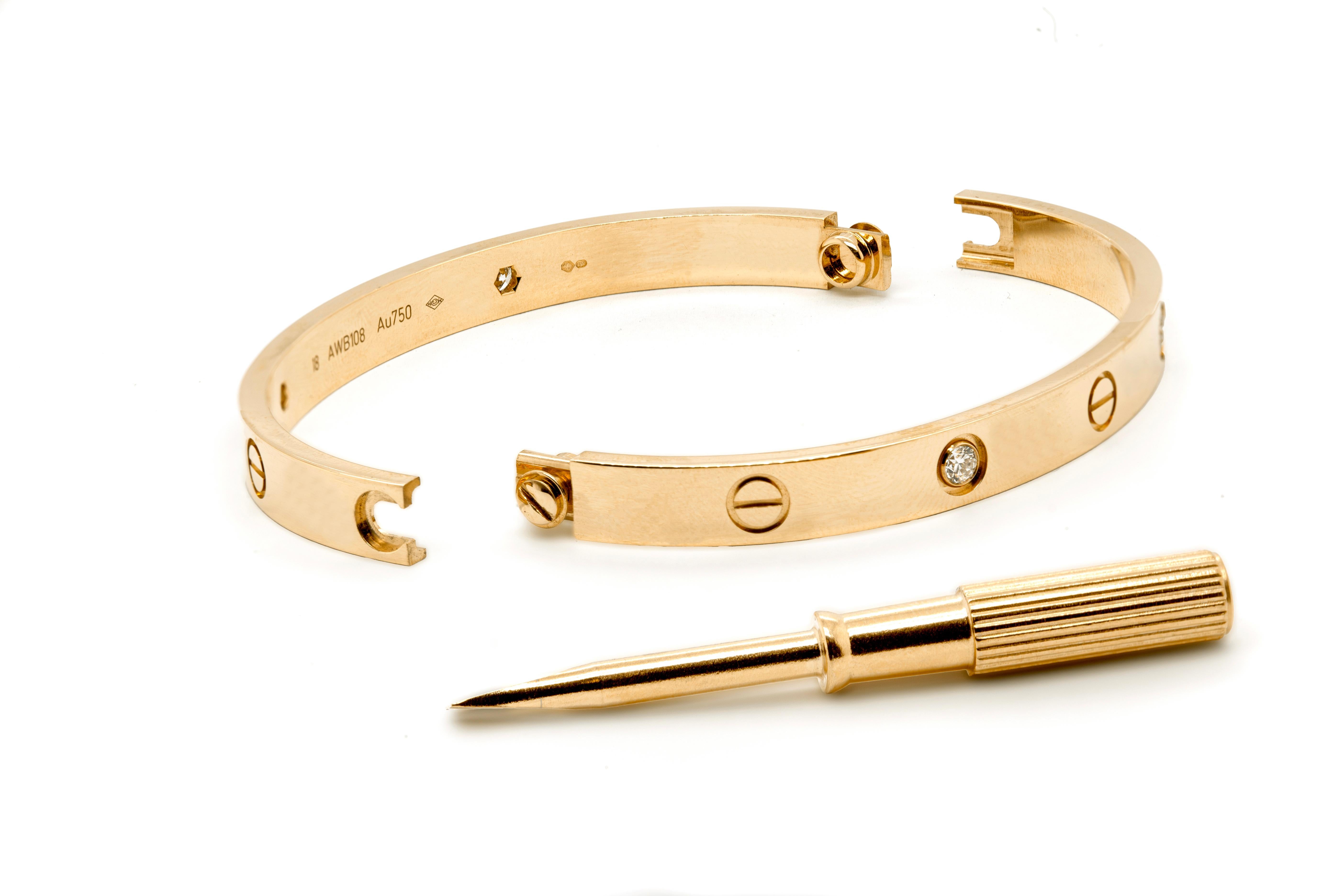 how much gold is in cartier love bracelet