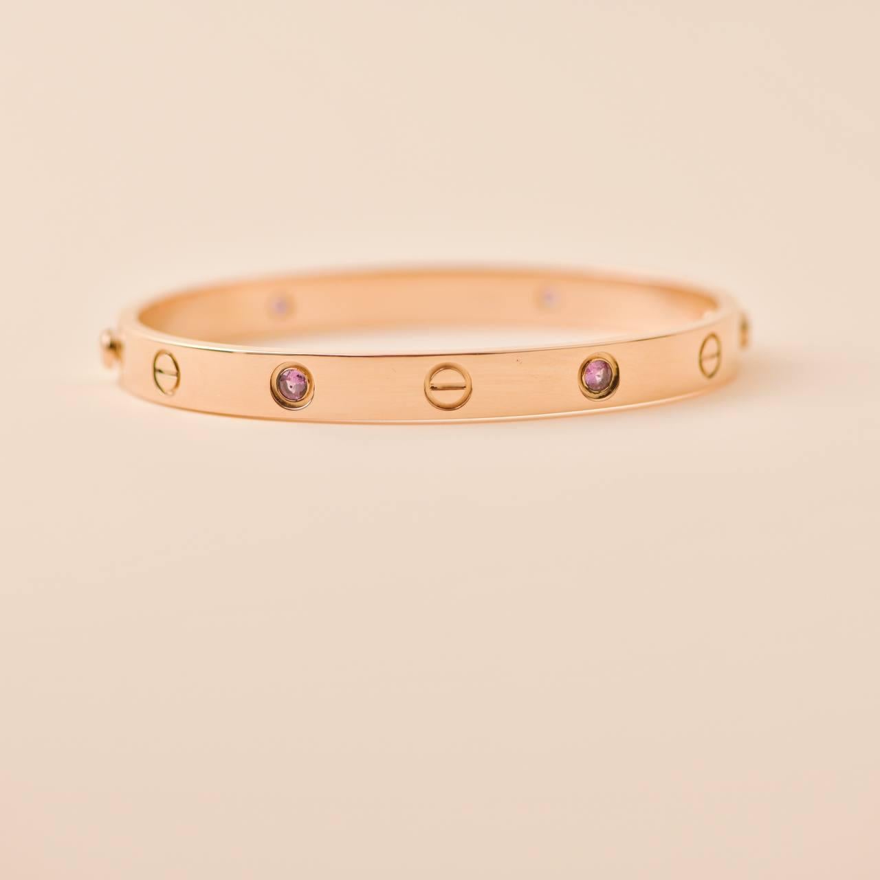 Cartier Love 4 Bracciale in oro rosa 18 carati con zaffiro rosa misura 17 in vendita 1