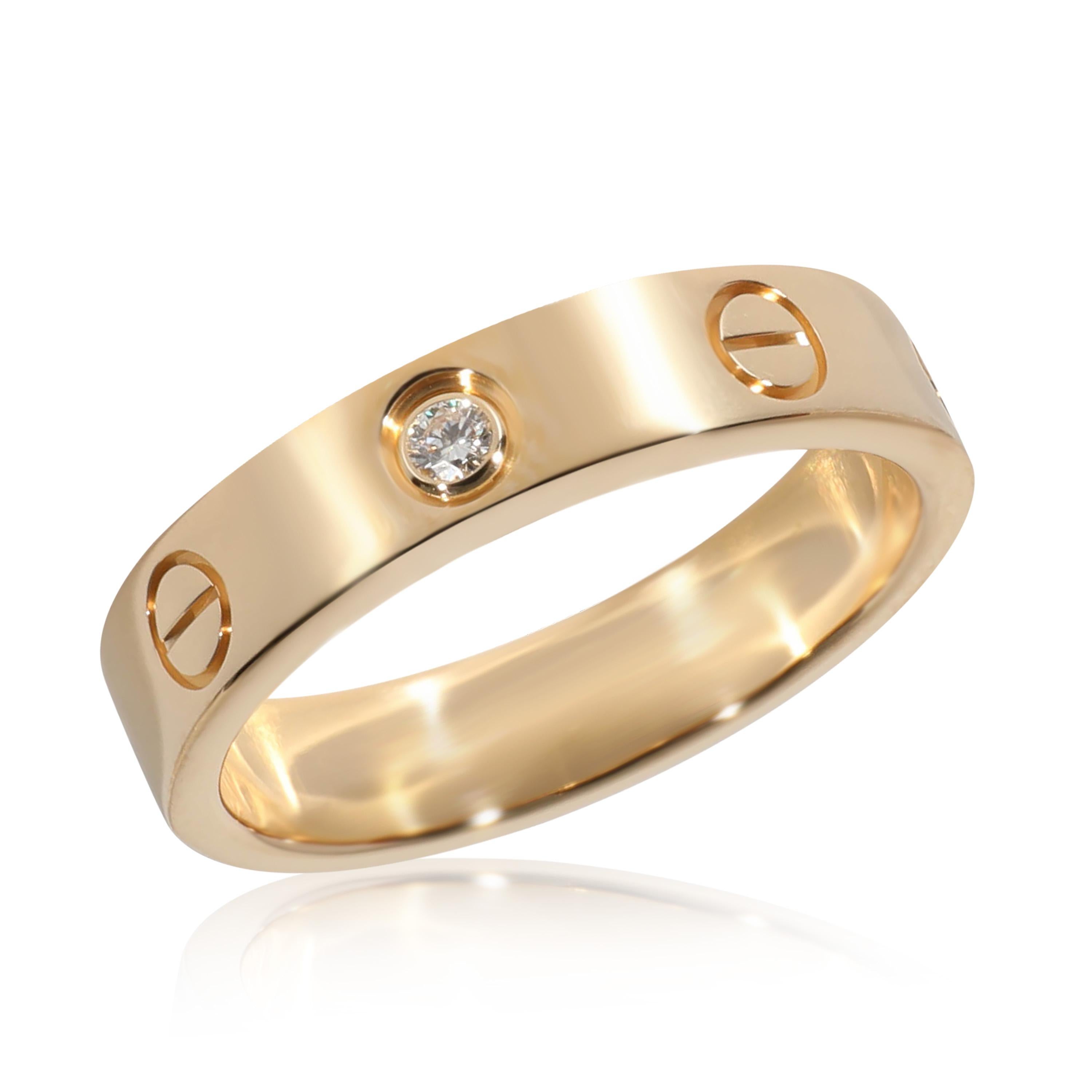 Cartier Love-Ring aus 18 Karat Gelbgold 0,02 Karat

PRIMÄRE DETAILS
SKU: 130855
Auflistung Titel: Cartier Love Band in 18k Gelbgold 0,02 CTW
Beschreibung des Zustands: Die Collection'S Love von Cartier ist der Inbegriff der Ikone, von den