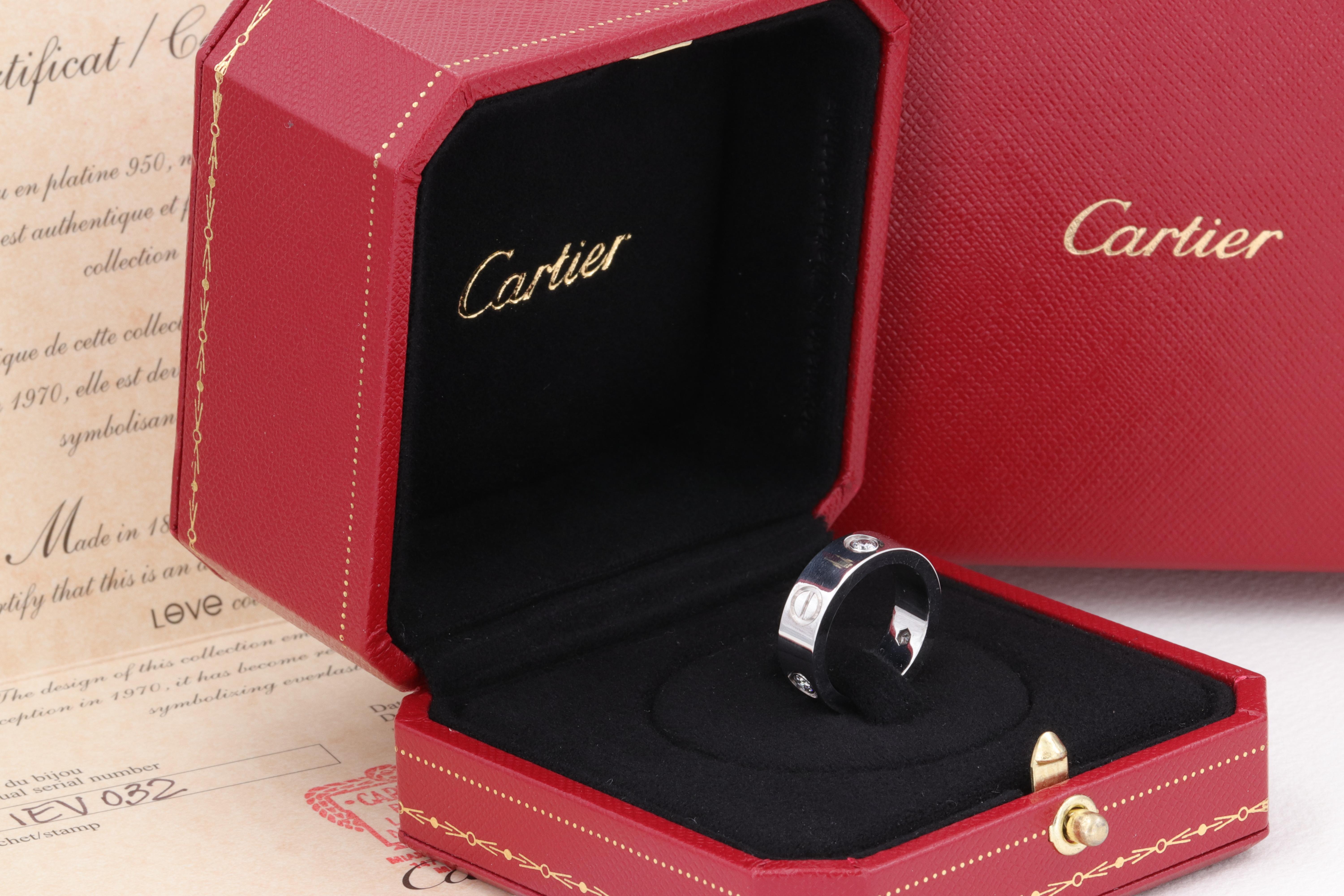 Cartier Love Band Ring 3 Diamanten 18 Karat Weißgold (Rundschliff) im Angebot