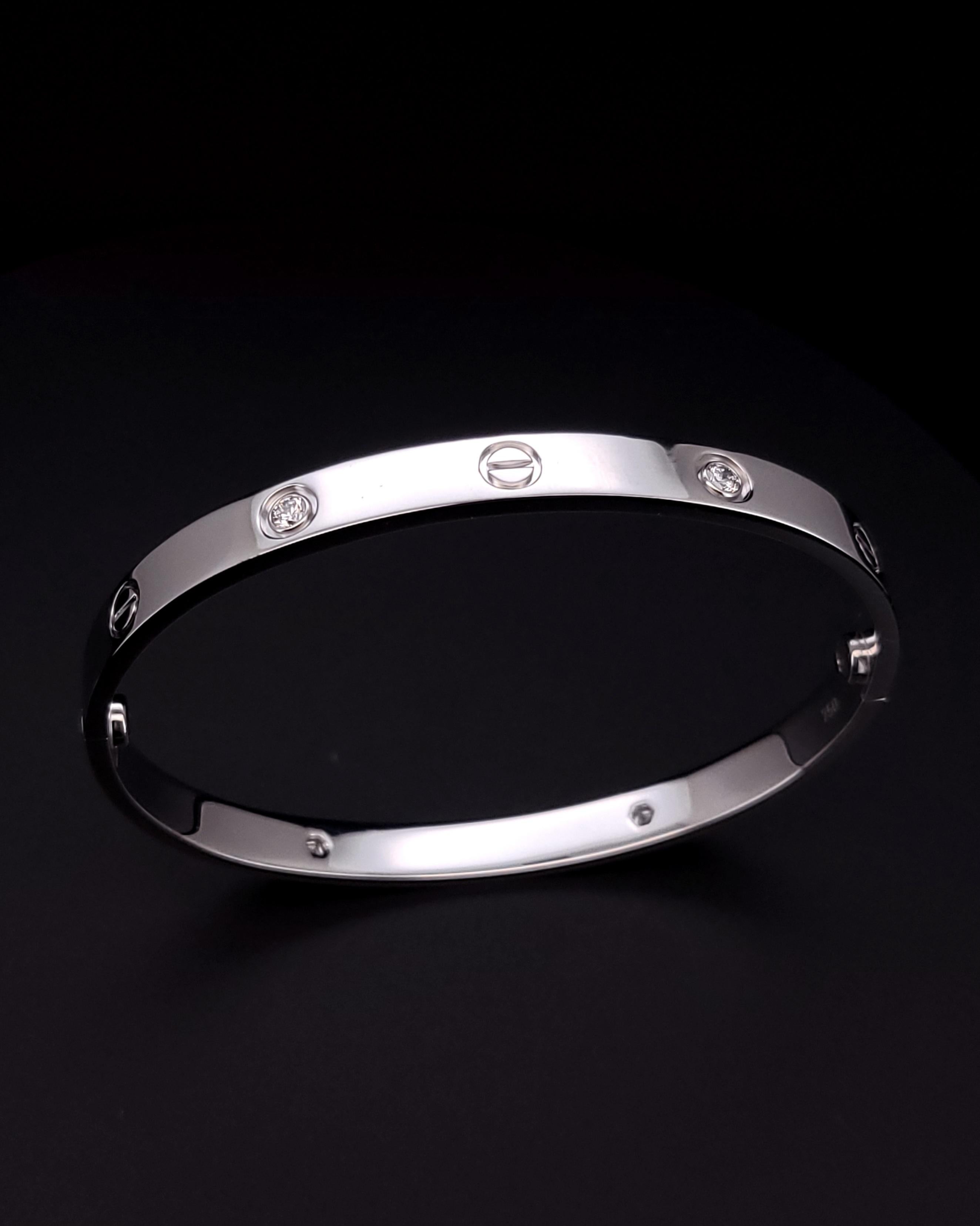 Cartier Love Bangle Bracelet 4 Diamonds 750 18K White Gold Size 19 im Zustand „Hervorragend“ in New York, NY