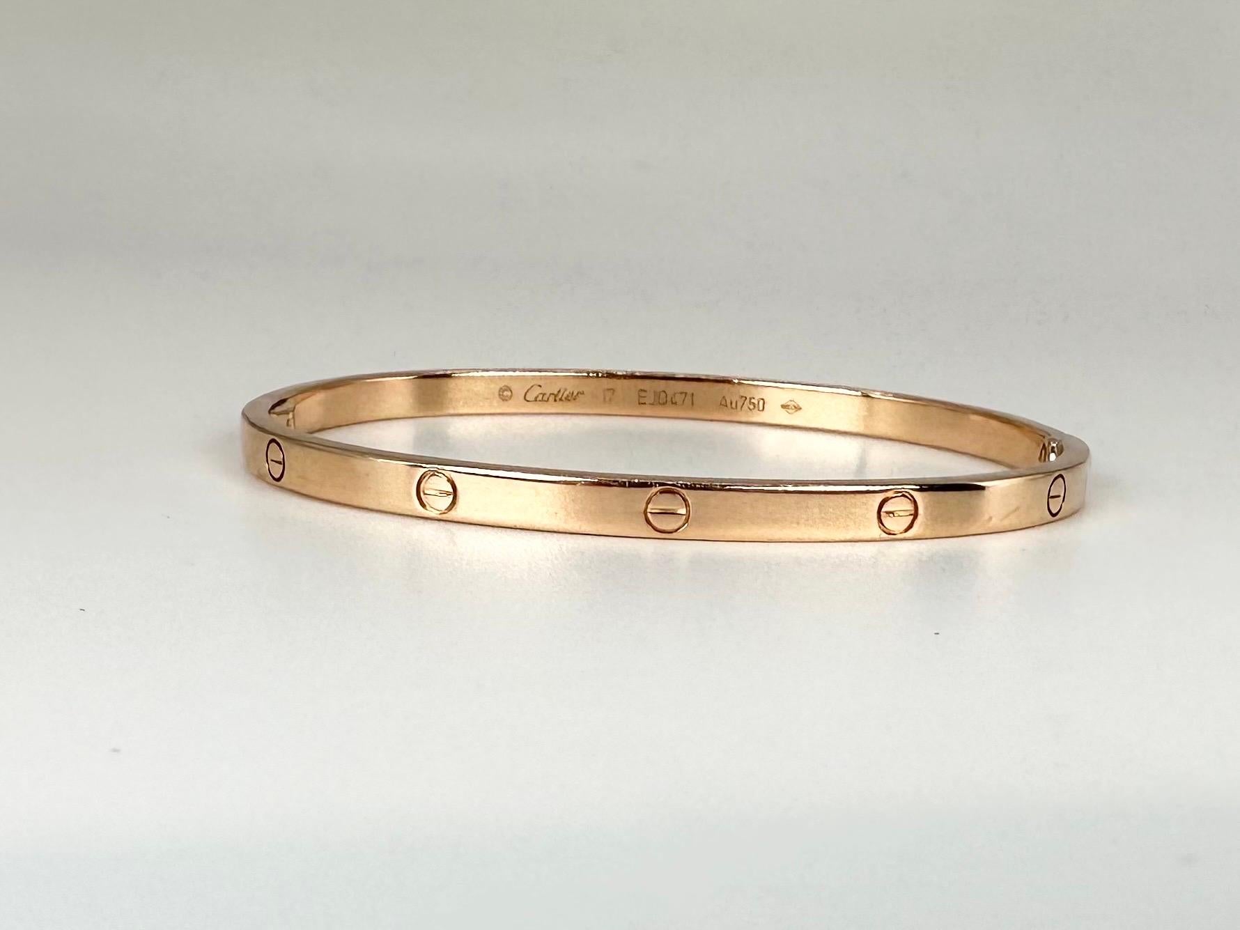 Cartier Liebe Armreif Armband, 100% echt!

GOLD: 18KT Gelbgold
Größe: 17
Gramm(e): 18.59
Artikel Nr.: 440-00028 APTT

WAS SIE BEI STAMPAR JEWELERS BEKOMMEN:
Stampar Jewelers, im Herzen von Jupiter, Florida, ist ein Juweliergeschäft und Studio, das