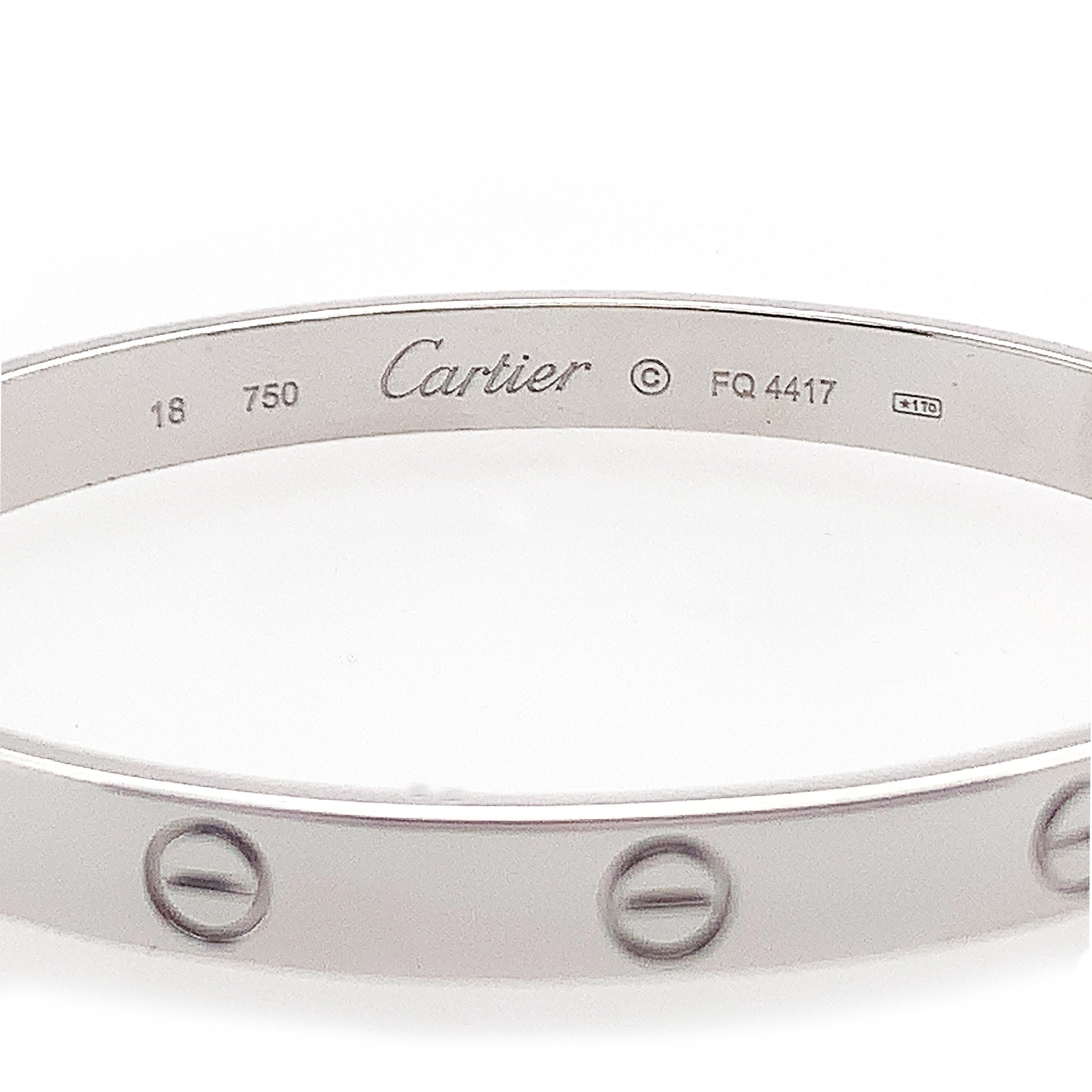 Brazalete de oro de 18 quilates. Firmado Cartier 18 750 Cartier FQ4417, Talla 18, la circunferencia interior es de 7 pulgadas, peso 21,5 dwt. Garantizada la autenticidad por la casa de subastas.