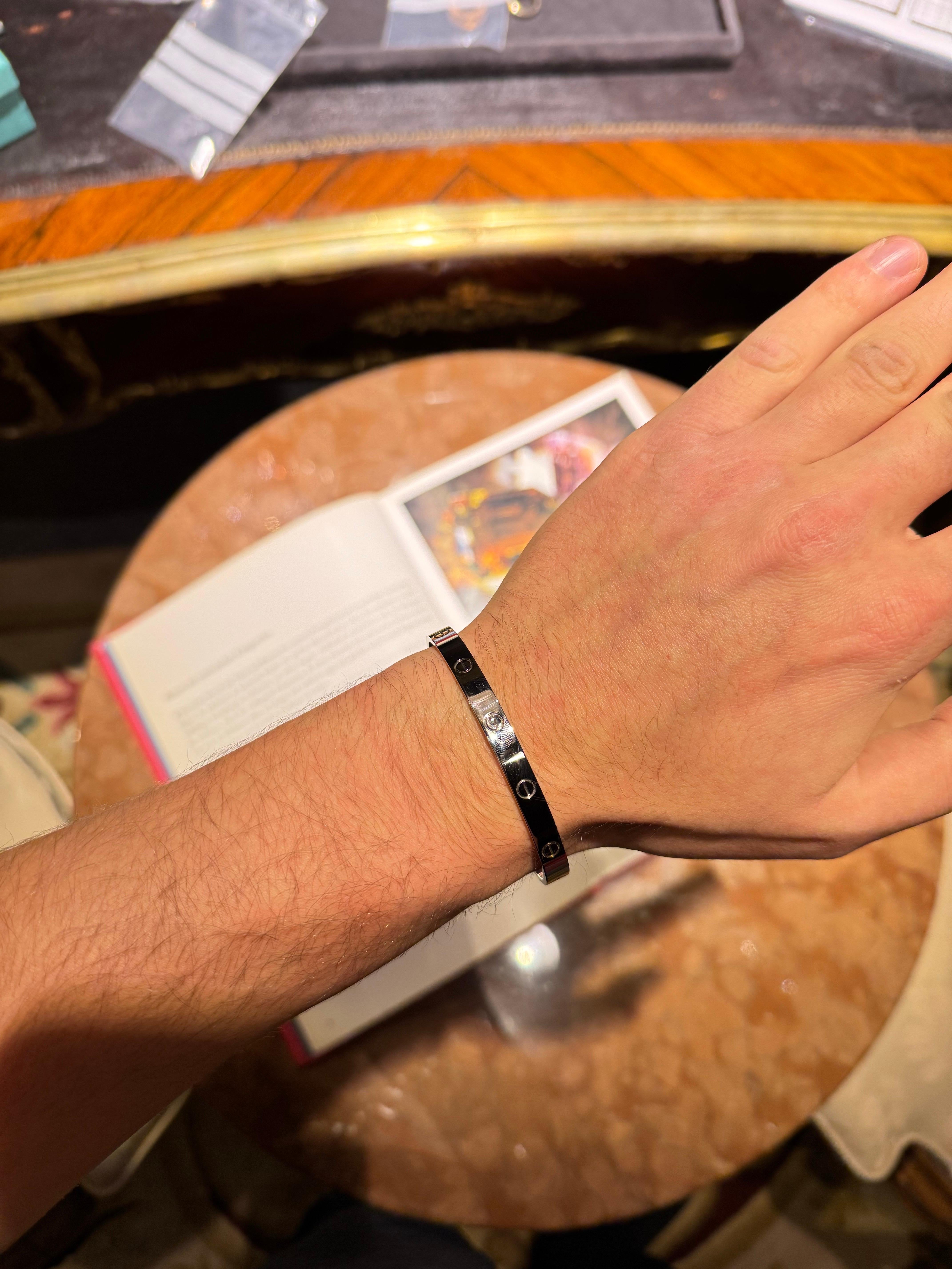 Bracelet Love de Cartier en or blanc, 27.8g en vente 9
