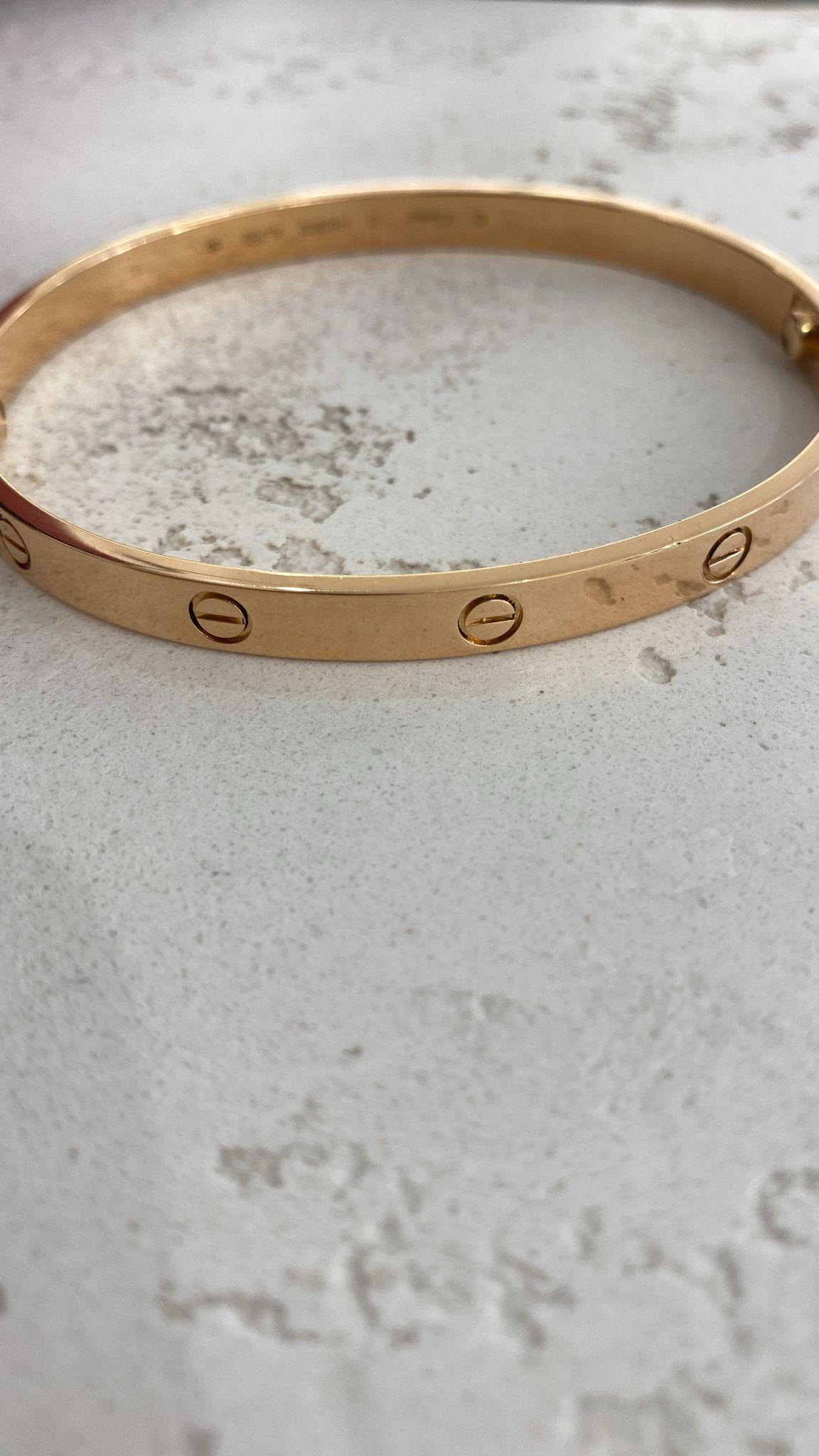 Cartier Love Bracalet - 750 PG - Size 21 - Full Set - In Good Condition In Oyster Bay, NY