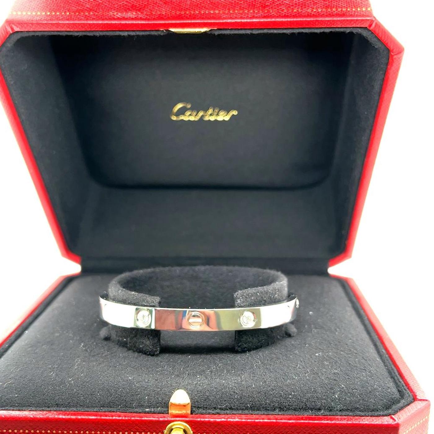 Cartier Bracelet d'amour en or blanc taille brillant avec 4 diamants 0,42 carat, taille 17 Neuf - En vente à Aventura, FL