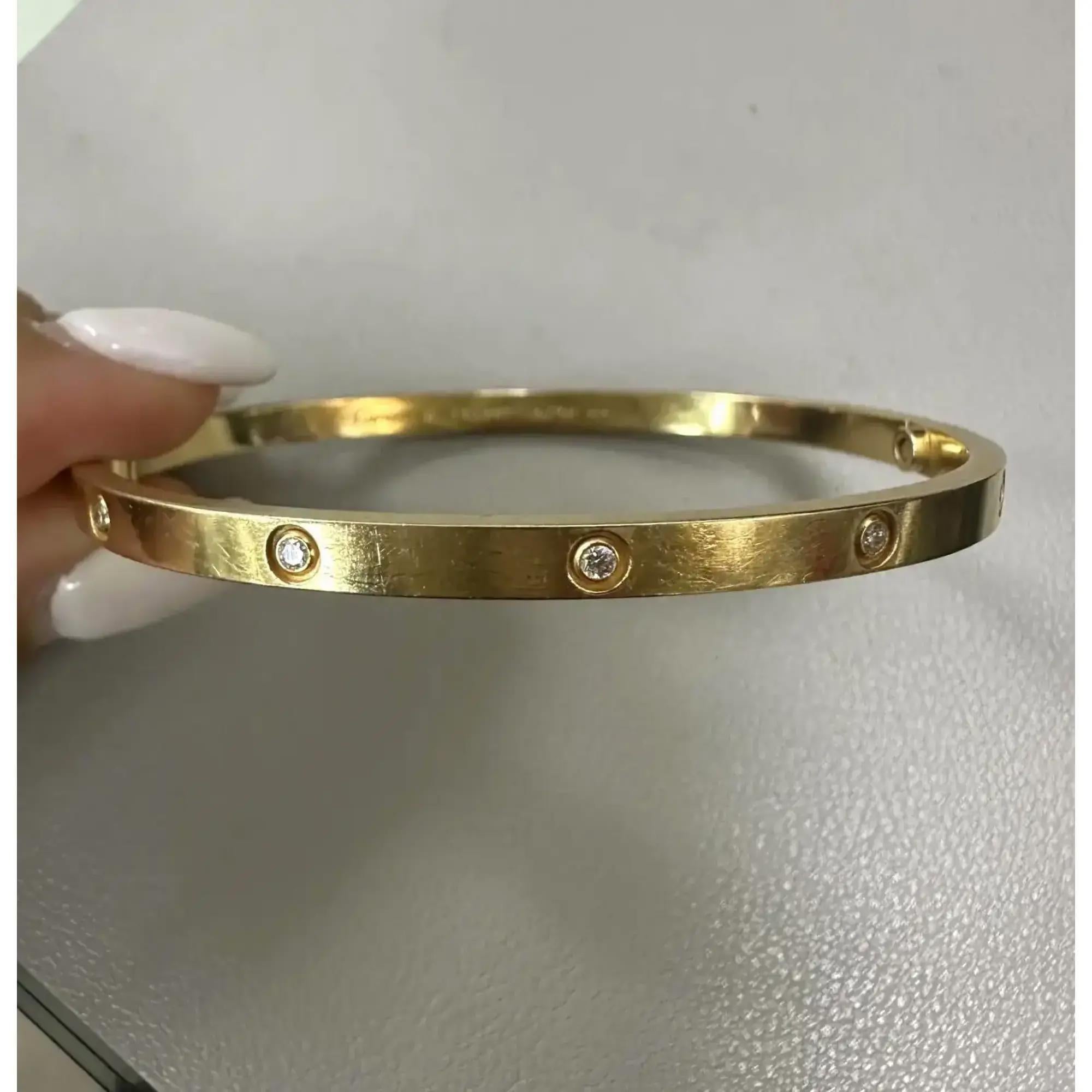 Femenino o masculino Cartier Love Bracelet 10 Diamonds Small Model 18K Yellow Gold Size 17 en venta