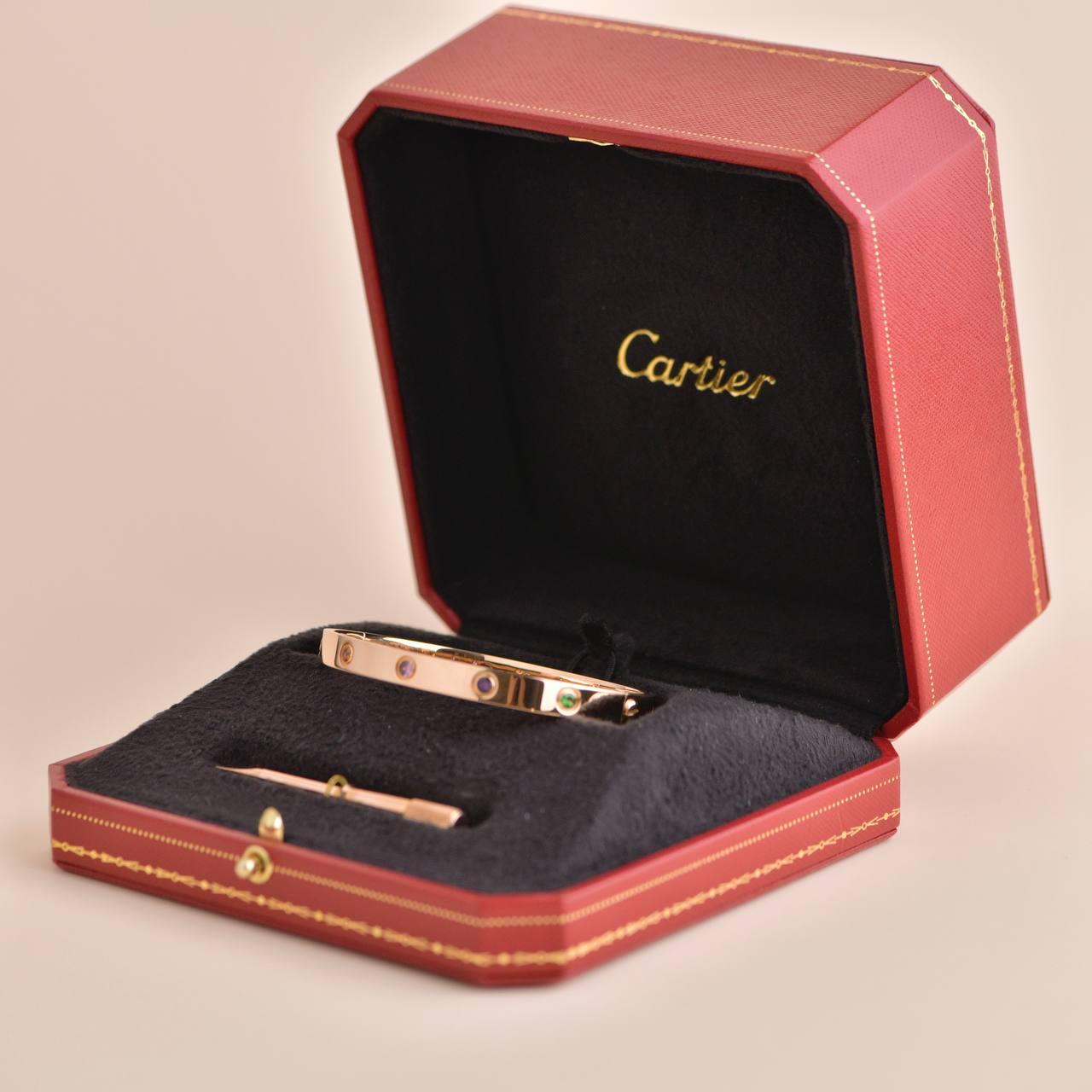 SKU.        AT-1841
Brand	Cartier
Model	B6033818
Date	Circa 2010
Weight	Approx. 32g
_____________________________________________________________
Metal	18K Rose Gold
Serial No	QR****
Stone	2 Pink Sapphires, 2 Yellow Sapphires, 2 Green Garnets, 2