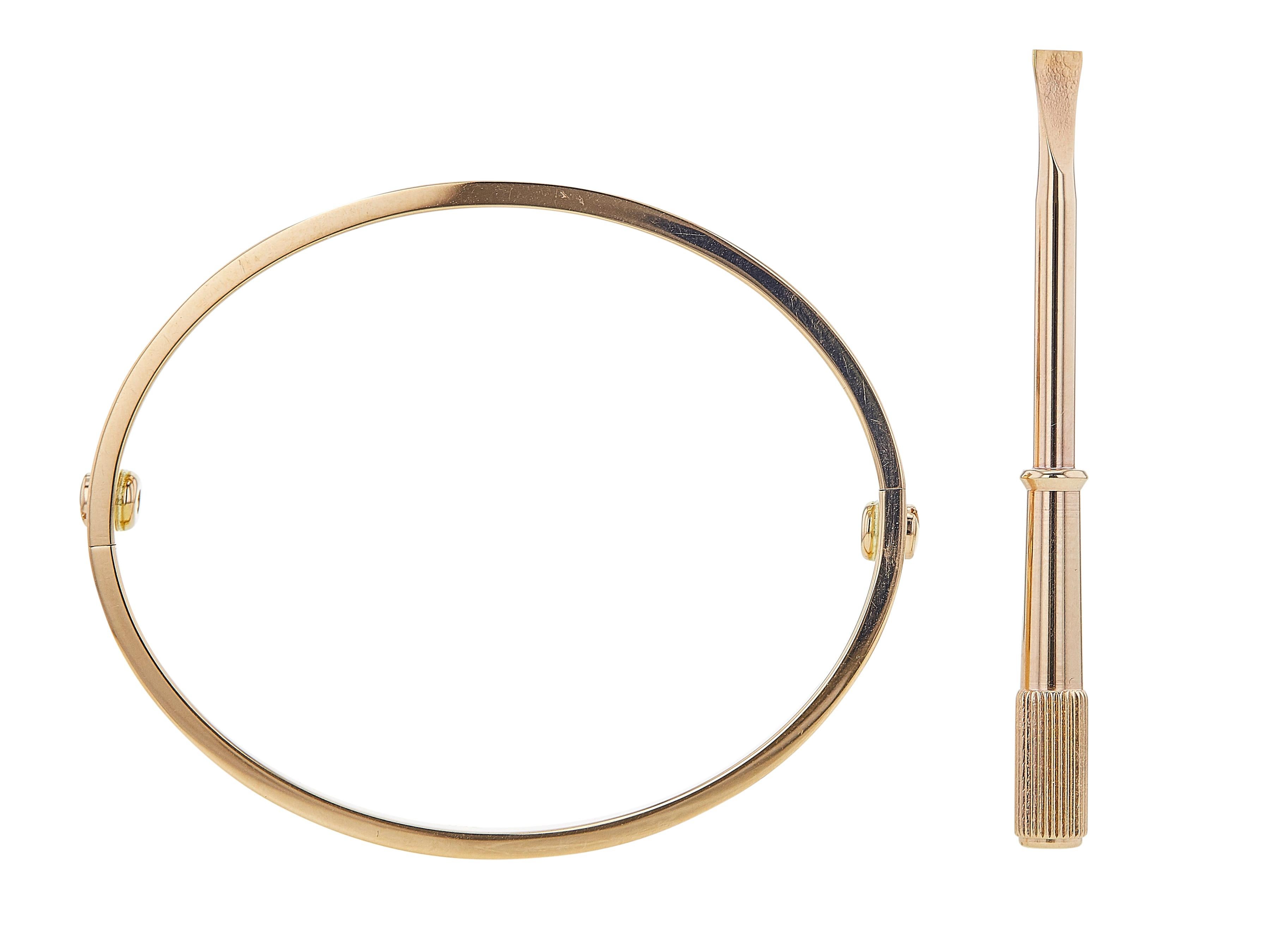 Pulsera Amor 18K RG Modelo Clásico Talla 16

La pulsera Cartier Love es una pieza atemporal que mezcla el lujo con motivos industriales. Convertido en un auténtico icono del mundo de la joyería, fue imaginado originalmente por Aldo Cipullo en 1969.