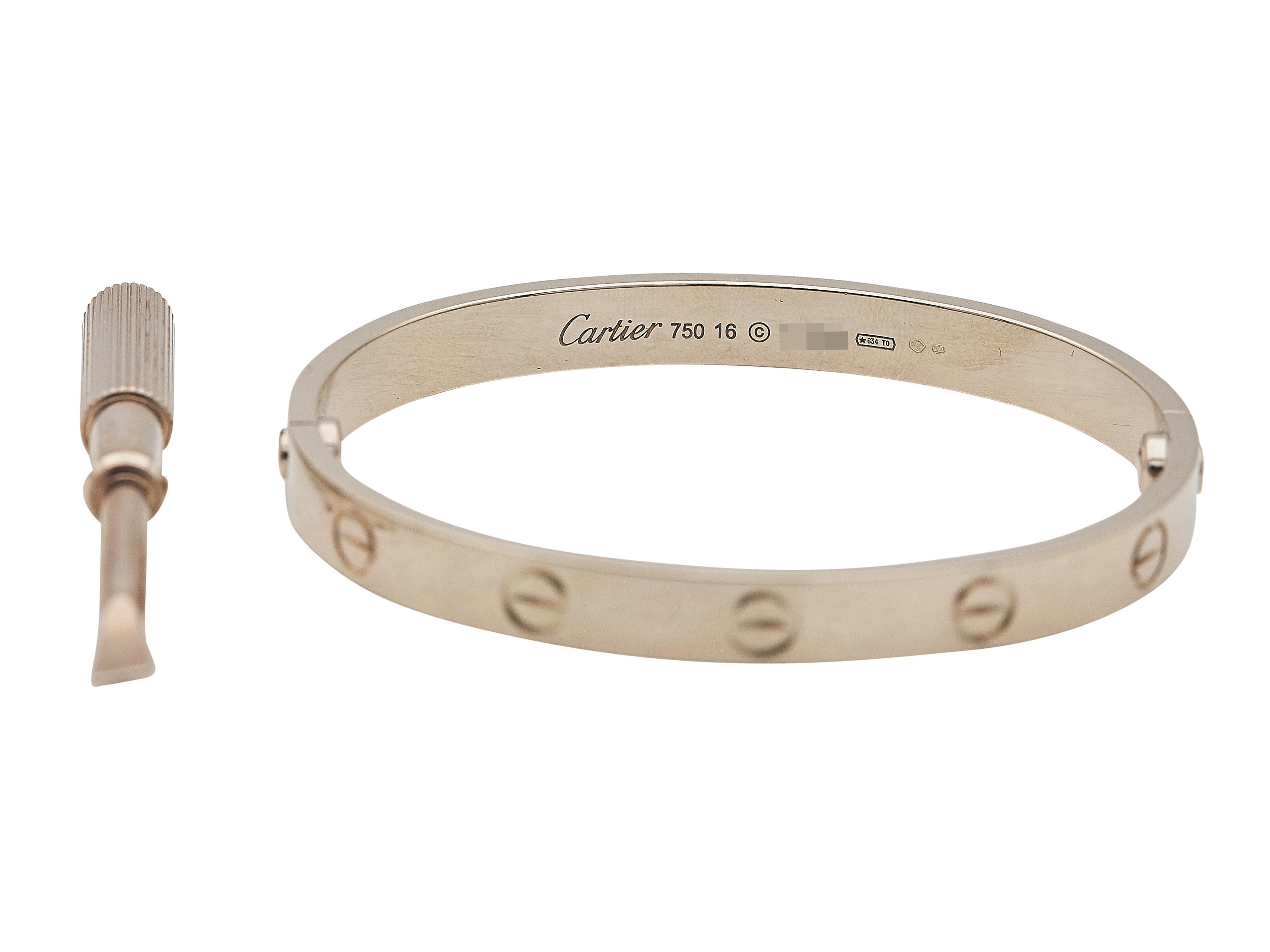 Das Cartier Love Bracelet aus 18 Karat Roségold ist ein zeitloses Schmuckstück, das Luxus mit industriellen Motiven verbindet. Die heutige Ikone der Schmuckwelt wurde 1969 von Aldo Cipullo erfunden. Dieses Armband wurde entworfen, um Liebe und