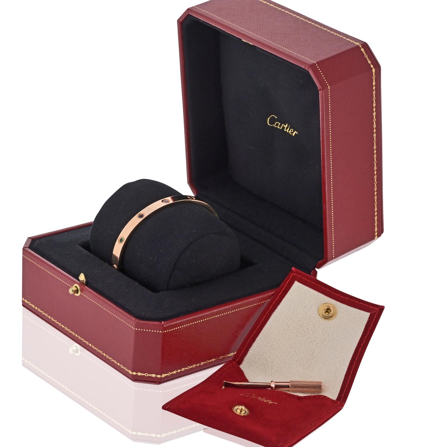 Cartier Pulsera Amor Oro Rosa 18K con Zafiros Multicolor - Talla 19, Cert en Excelente estado para la venta en New York, NY
