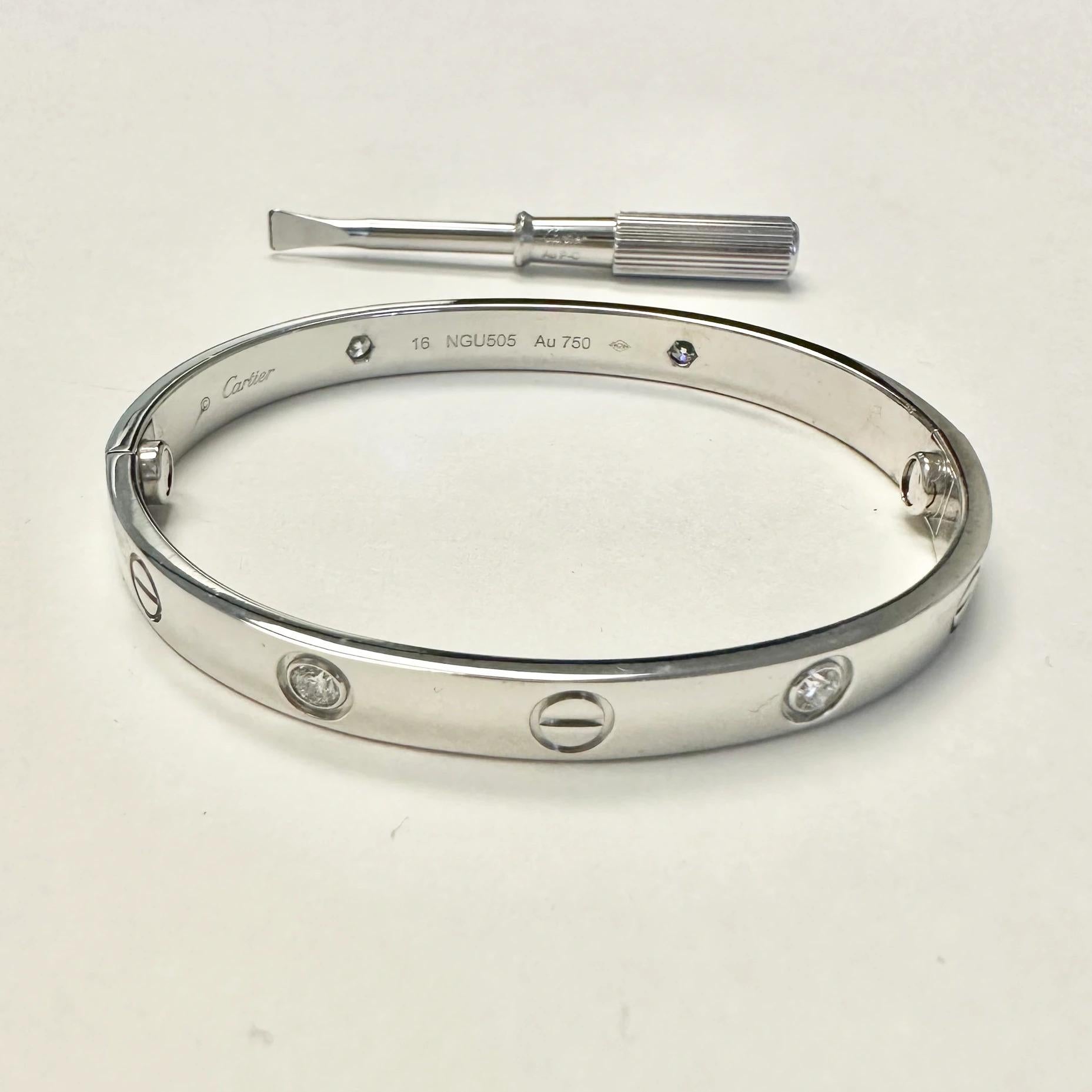 Pulsera Cartier Love 18K GT Modelo Clásico 4 Diamantes Talla 16 en Bueno estado para la venta en New York, NY