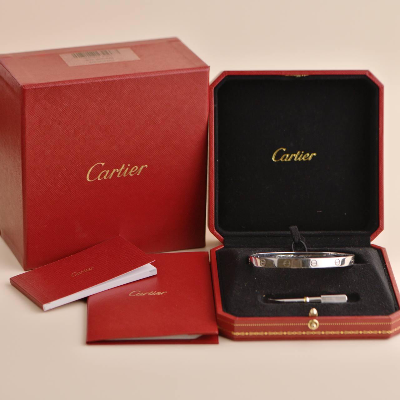 SKU	33301130
Comes With	Full Set (Box + Card)
Date	2022
RRP	£7,050 Incl. Taxes / $7,350 Excl. Taxes / €7,950 Incl. Taxes
Model	B7224854
Serial Number	OJ****
Size 	20
Metal	18k White Gold
Weight	Approximately 38.9