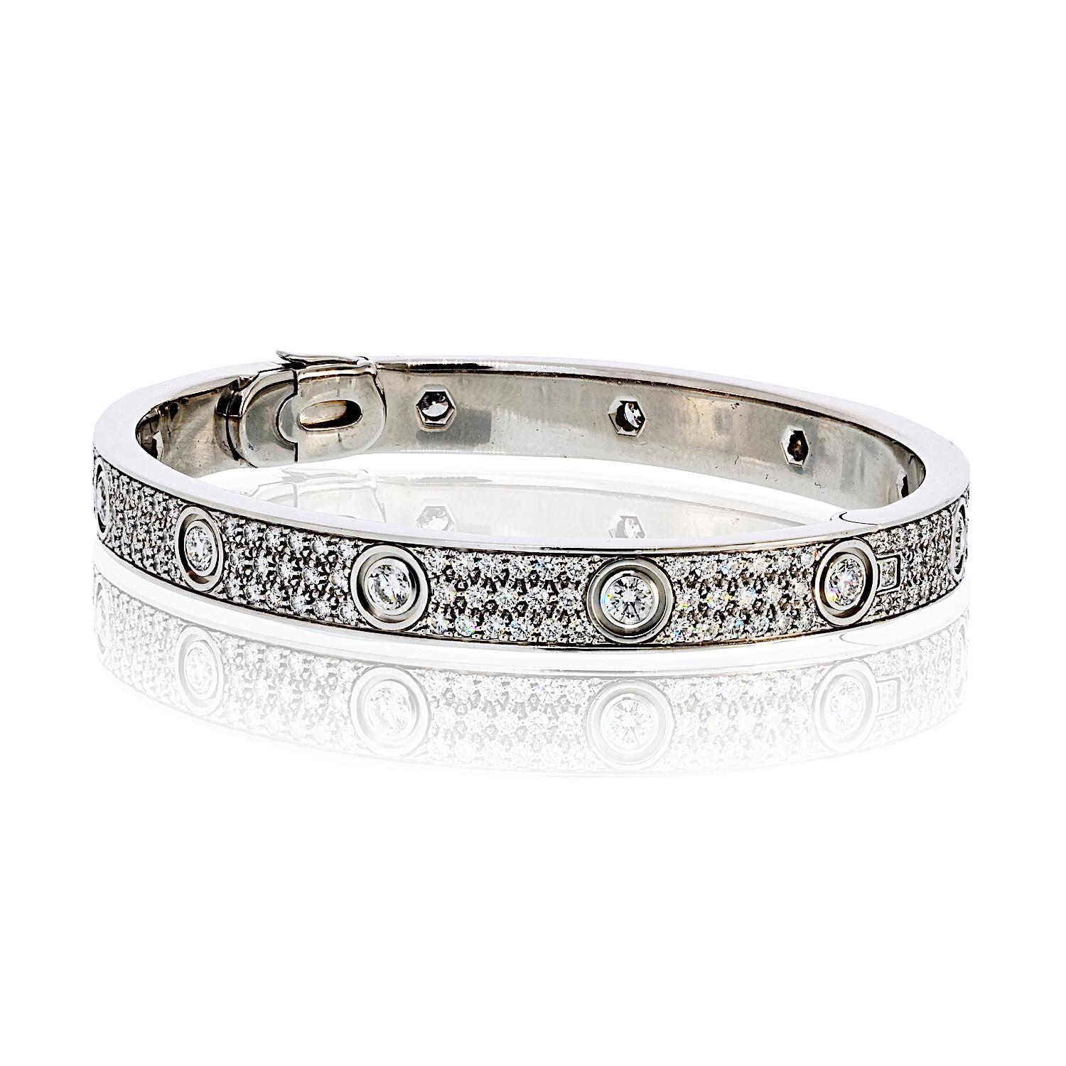 Moderne Bracelet Love de Cartier en or blanc 18K avec diamants pavés - Taille 17, avec certi... en vente