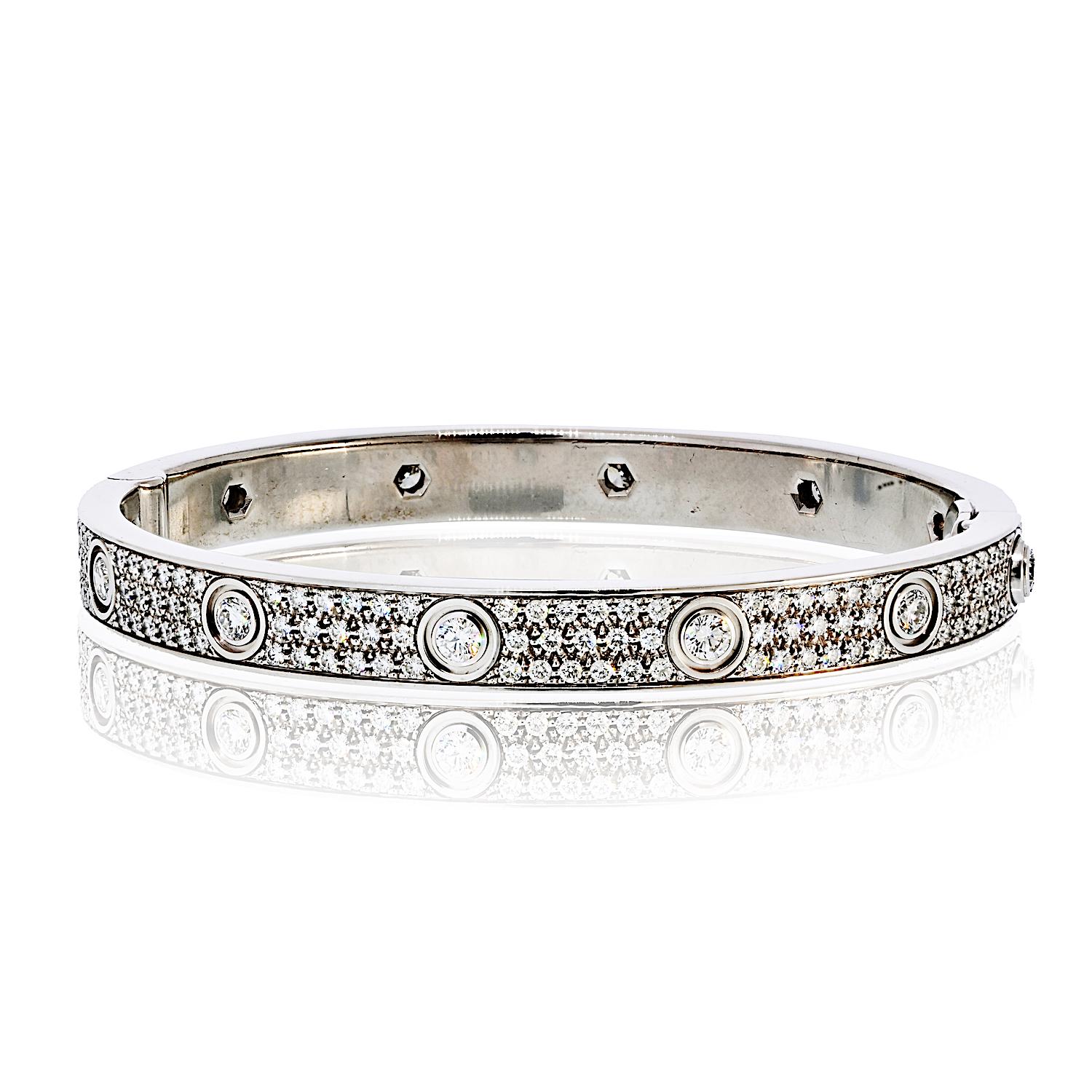Taille ronde Bracelet Love de Cartier en or blanc 18K avec diamants pavés - Taille 17, avec certi... en vente