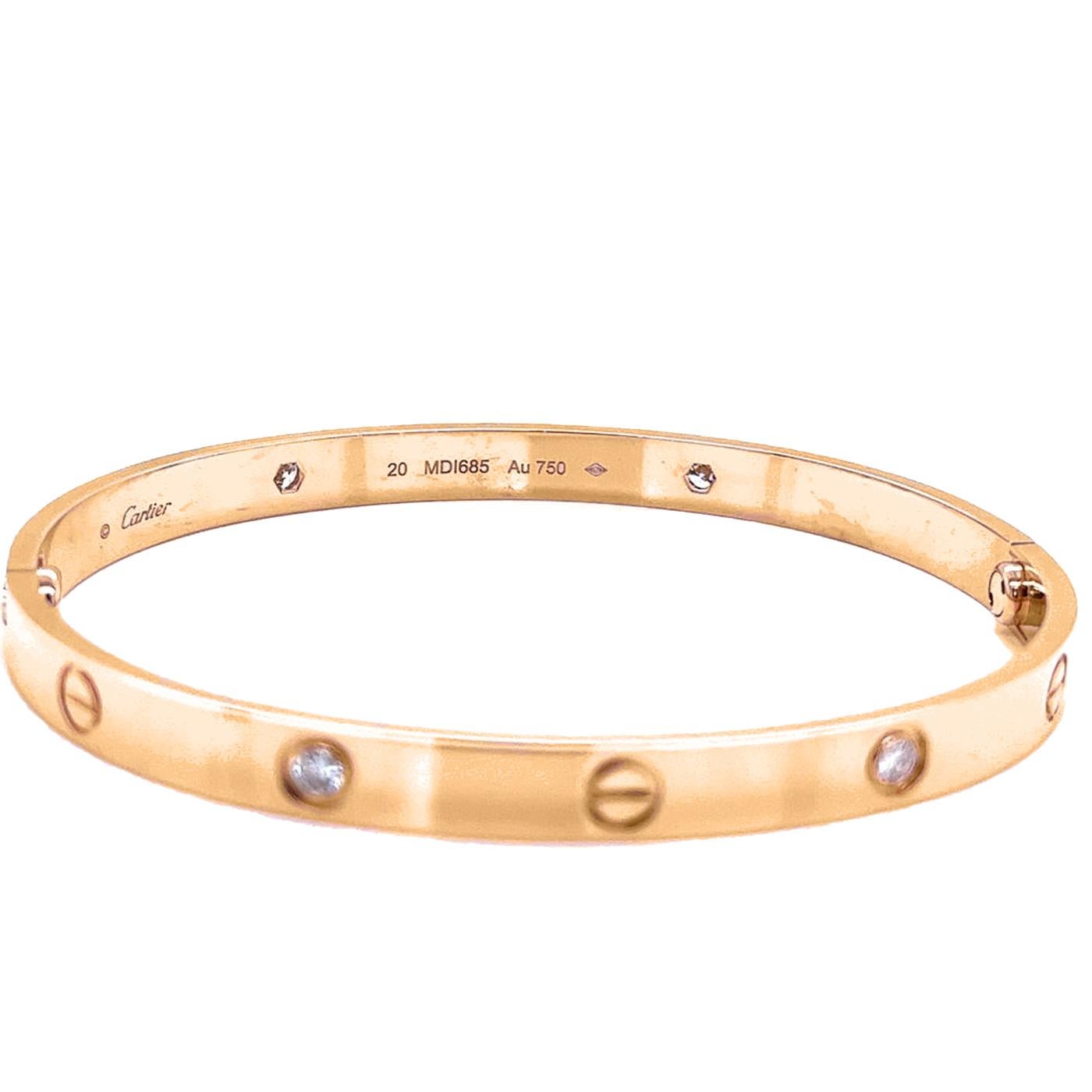 Moderniste Bracelet Love de Cartier en or jaune 18 carats 4 diamants taillés en brillant en vente