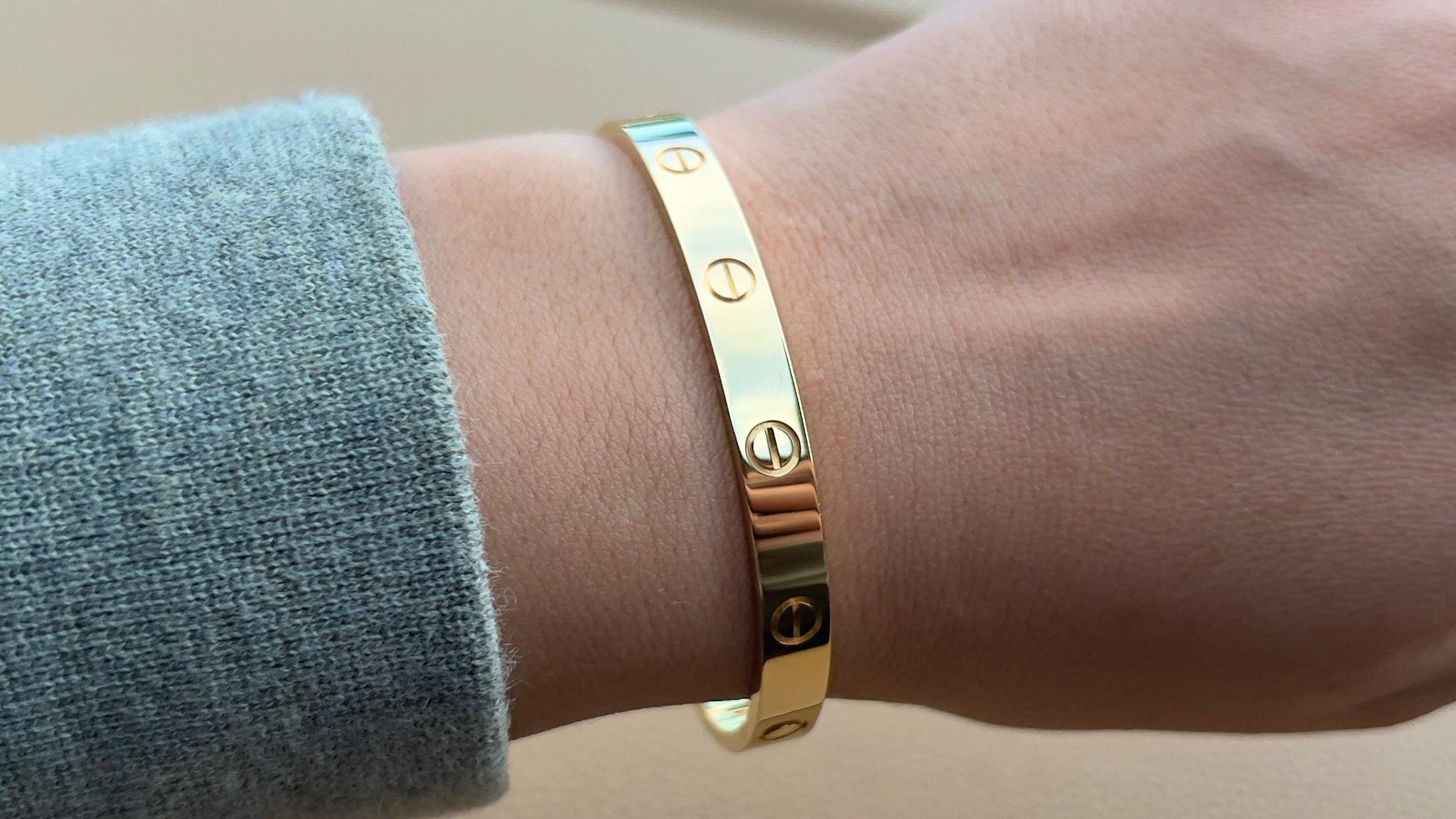 Brand: Cartier
Collection: LOVE
Retail Price: $7,350
It comes with the Original Box & Screw
Metal: 18K Yellow Gold
Bracelet Size: 17
