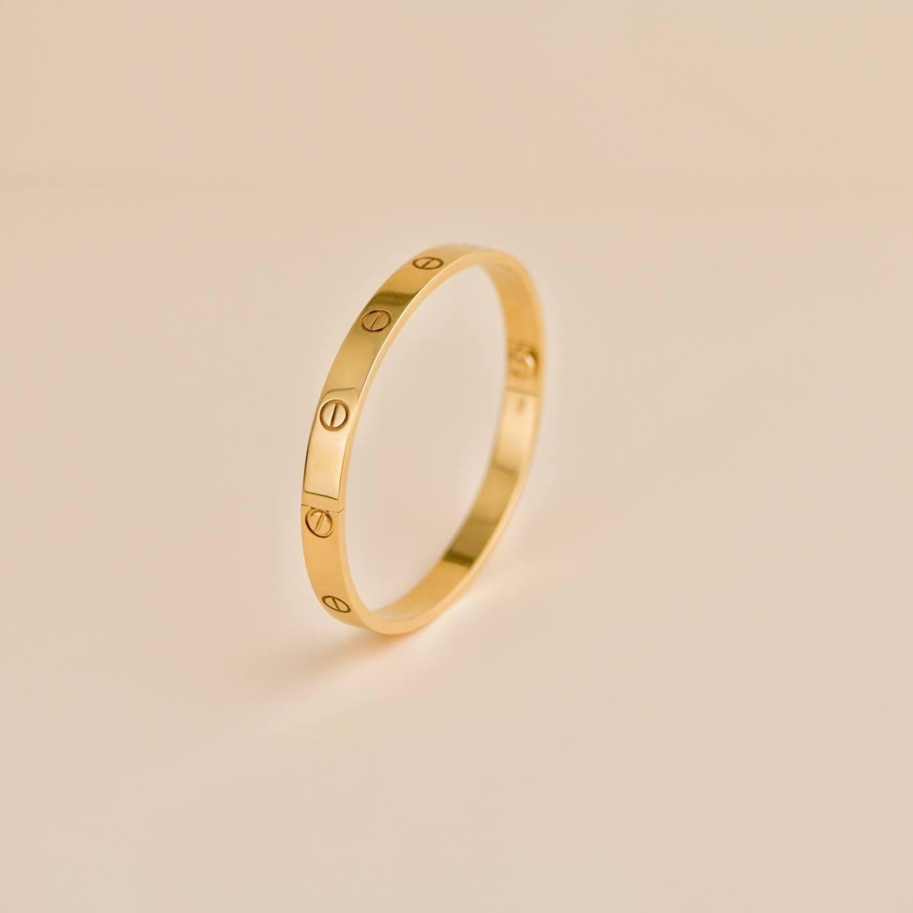 Cartier Love-Armband aus 18 Karat Gelbgold, Größe 17 im Zustand „Hervorragend“ in Banbury, GB