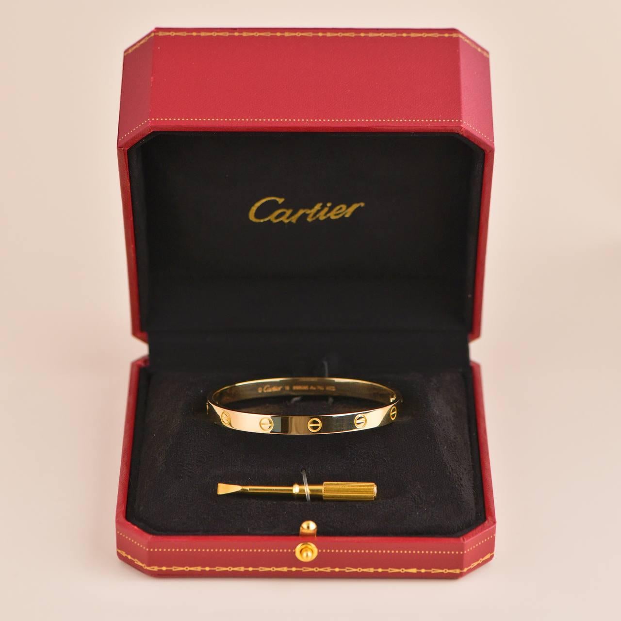SKU AT-1895
Brand Cartier
Model B6035518
Serial No BS****
Date Circa 2015
_____________________________________________________________
Metal 18K Yellow Gold
Bracelet Size 18
Weight Approx. 33g
Retail Price £7,550 incl. VAT/$7,900/ €8 550 incl.