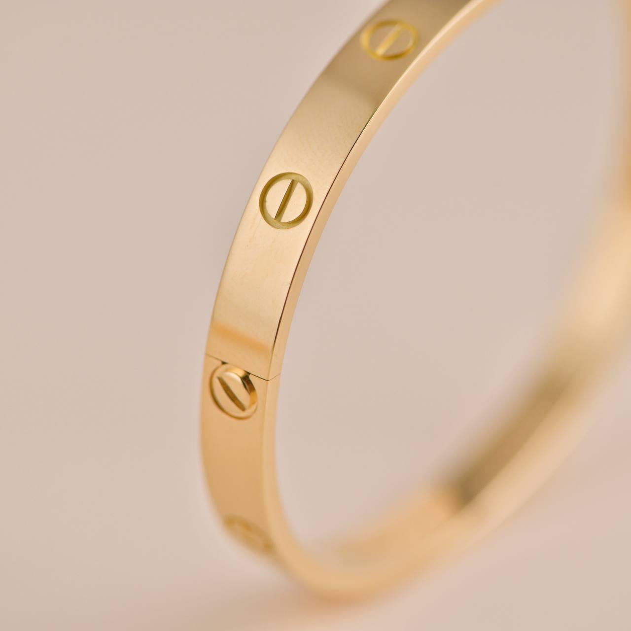 Cartier Bracelet Love en or jaune 18 carats, taille 18 Excellent état à Banbury, GB