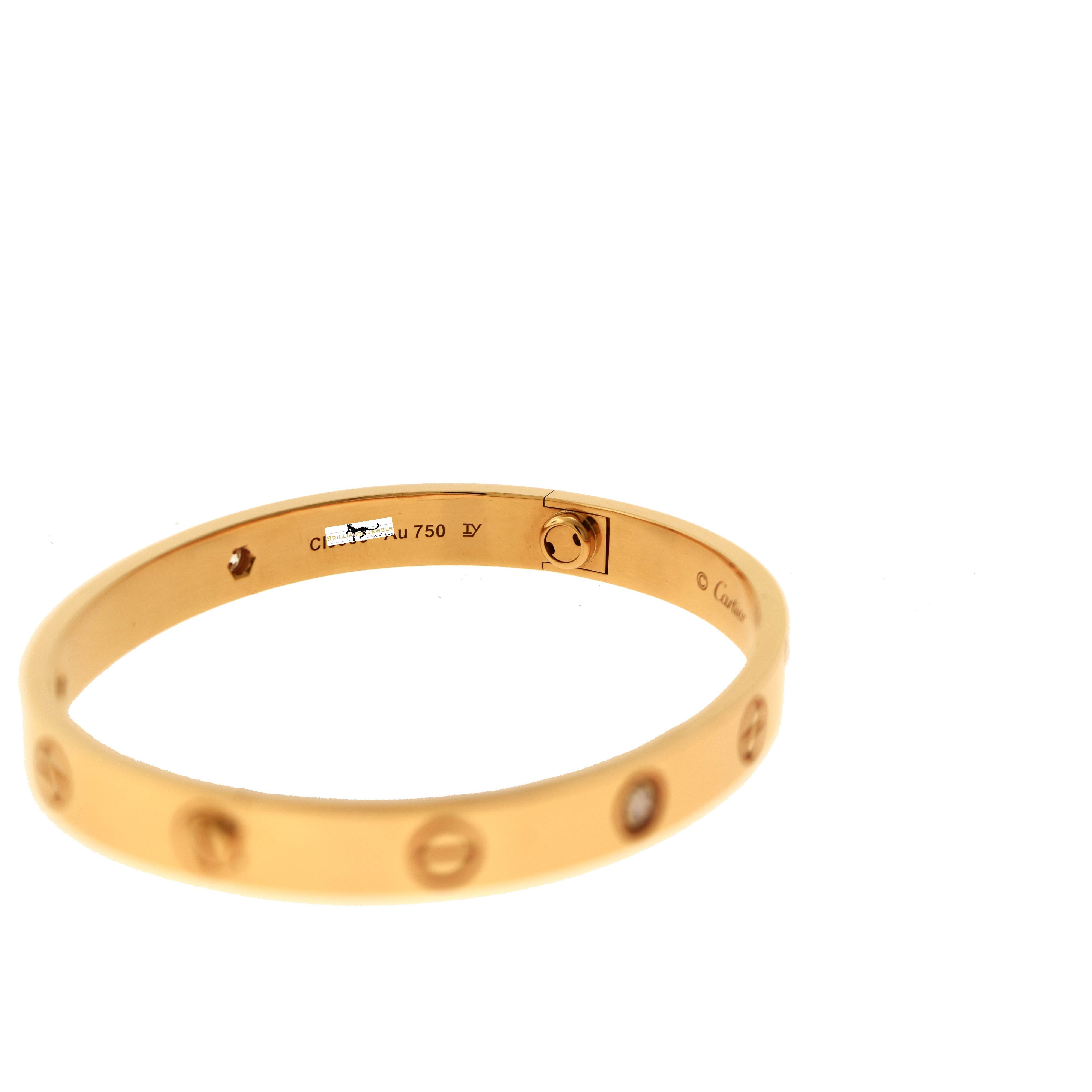 Designer: Cartier

Collection'S: Liebe

Stil: Armband/Armreif 

Metall: Rose Gold

Metallreinheit: 18k

Steine: 4 runde Diamanten im Brillantschliff 

Farbe des Diamanten: G 

Diamant Reinheit: VS

Karat-Gesamtgewicht: ca. 0,42 ct.

Gesamtgewicht