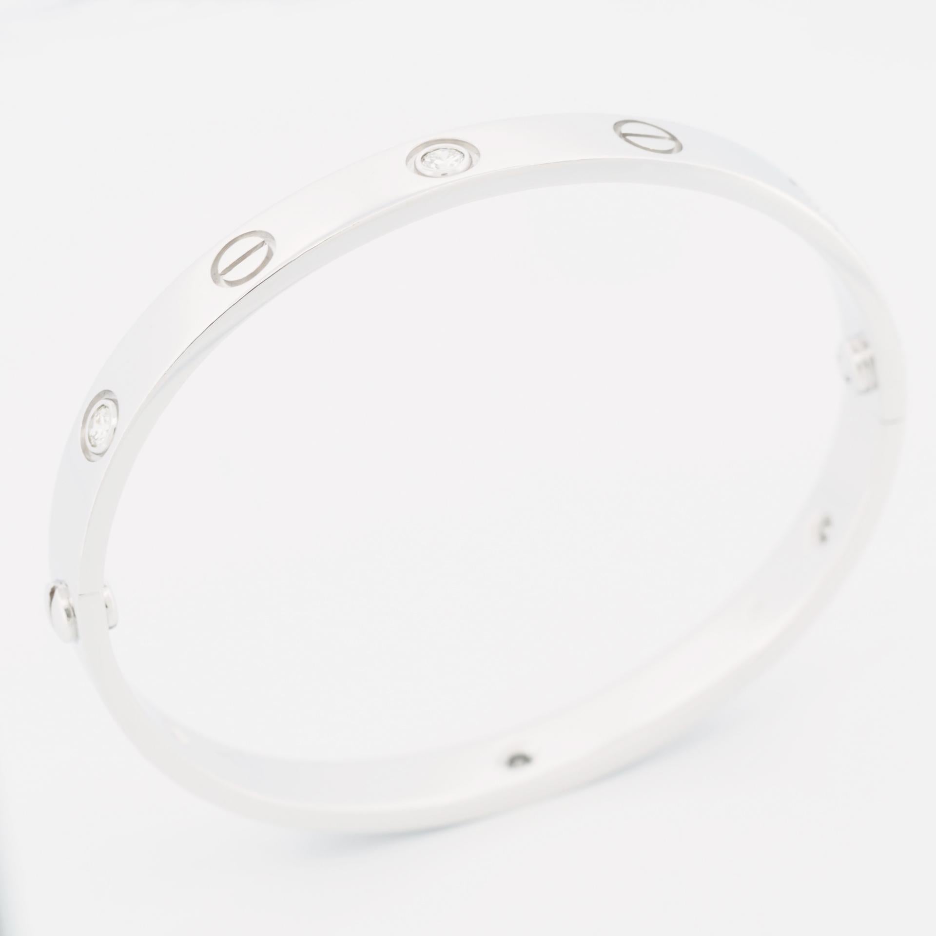 Cartier Love Armreif Armband 6 Diamanten Weißgold 16 mit Papieren (Rundschliff) im Angebot