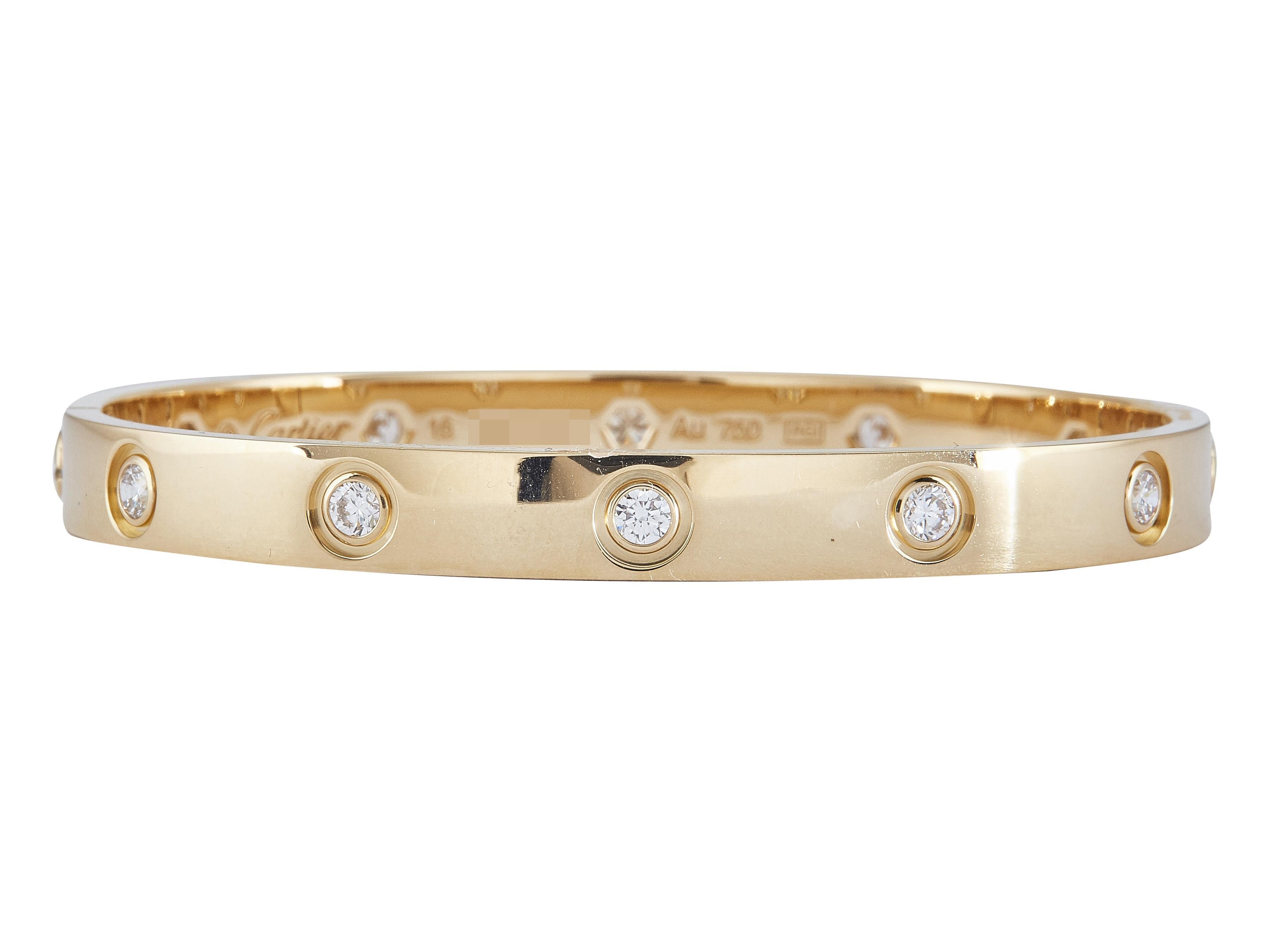La pulsera: Una pulsera brazalete LOVE de Cartier diseñada en oro amarillo de dieciocho quilates, engastada con diez diamantes redondos talla brillante. Este modelo Clásico es una talla 16. 

La pulsera está en excelente estado, con sólo unos