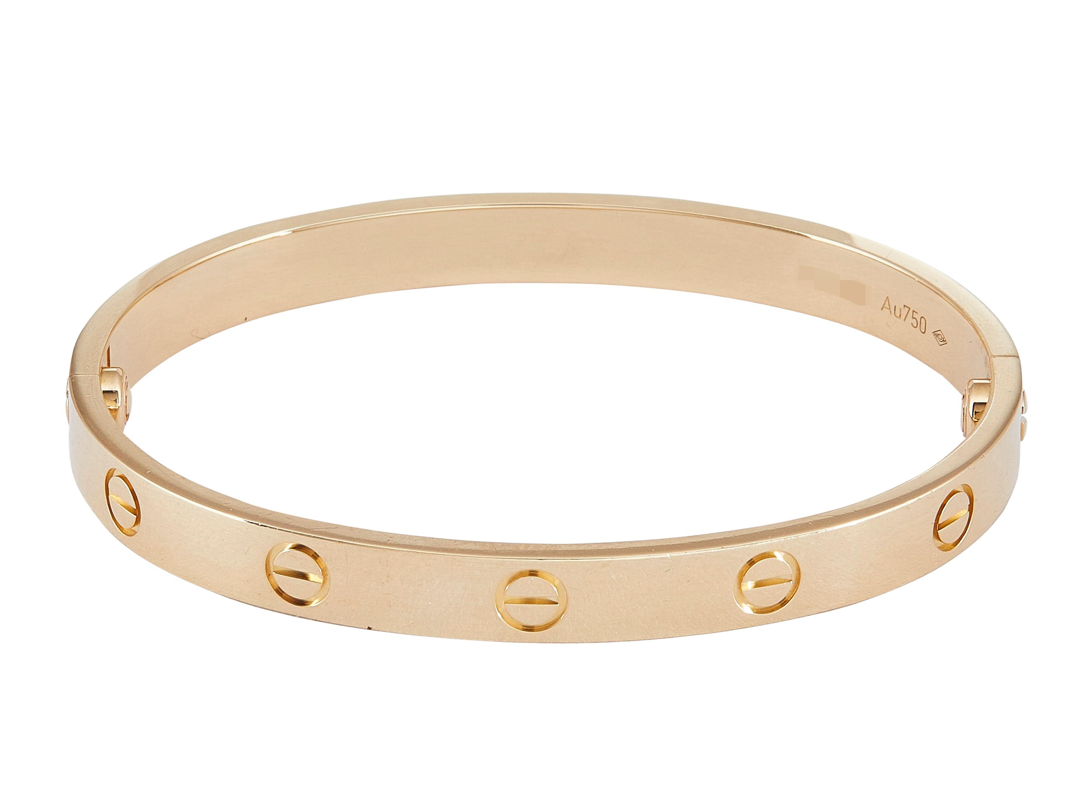 La pulsera: Una pulsera brazalete Cartier Love. Este modelo Clásico está diseñado en oro amarillo. Es una talla 17.

La pulsera está en excelente estado, con sólo unos pequeños arañazos propios del uso normal. La marca ha realizado un pulido ligero