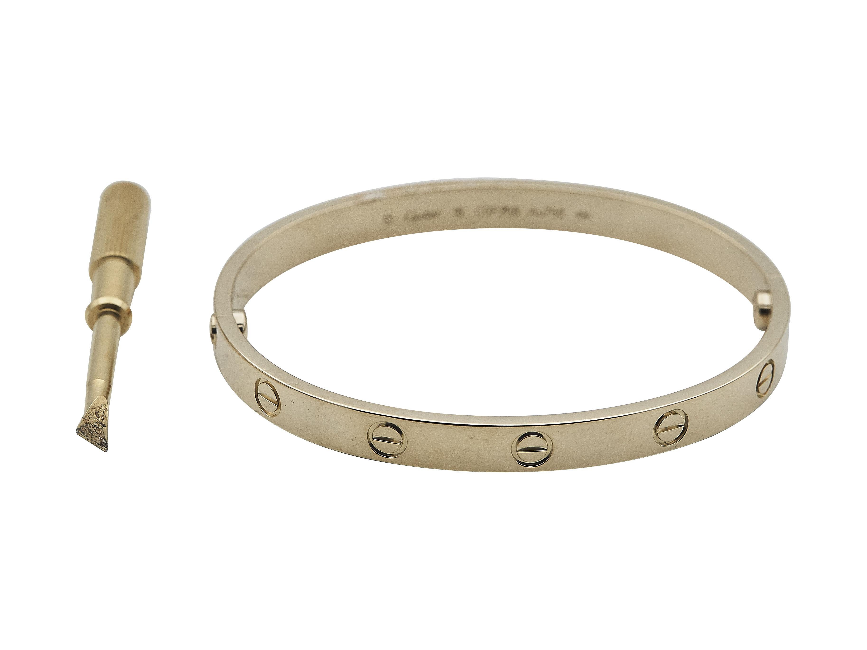 La pulsera: Una pulsera Cartier Love de oro amarillo de dieciocho quilates. Este modelo Clásico es una talla 18.

La pulsera está en excelente estado, con sólo unos pequeños arañazos propios del uso normal. La marca ha realizado un pulido ligero de
