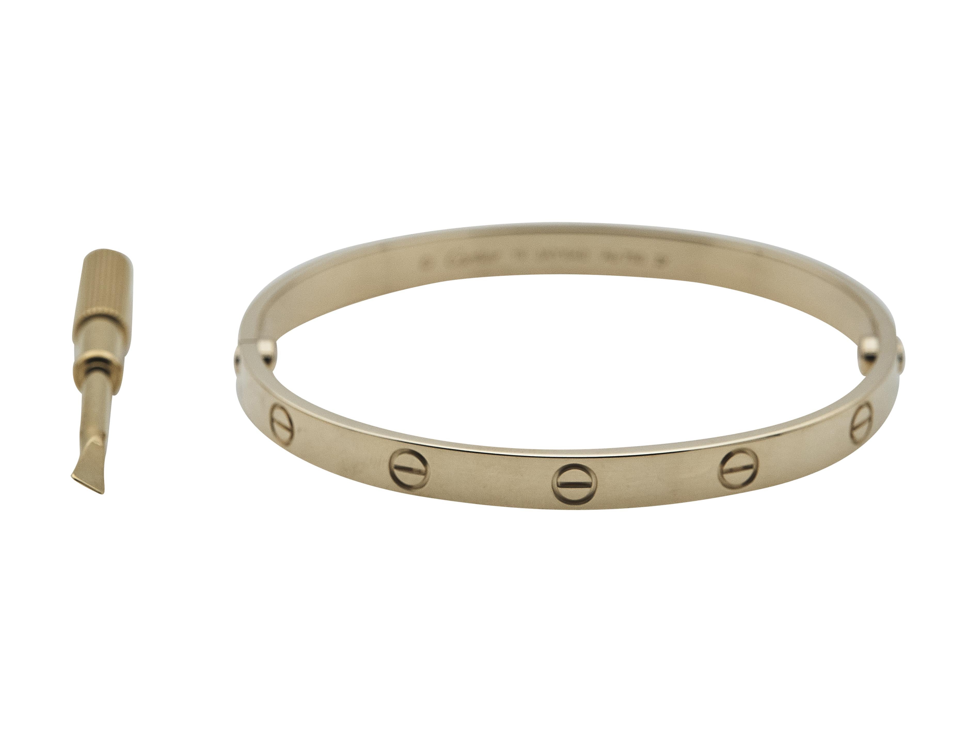 Le bracelet : Un bracelet Love de Cartier en or jaune dix-huit carats. Ce modèle classique est une taille 19.

Accompagné de ...

Boîte d'origine
Documents de service

Le bracelet est en excellent état, avec seulement quelques rayures mineures qui