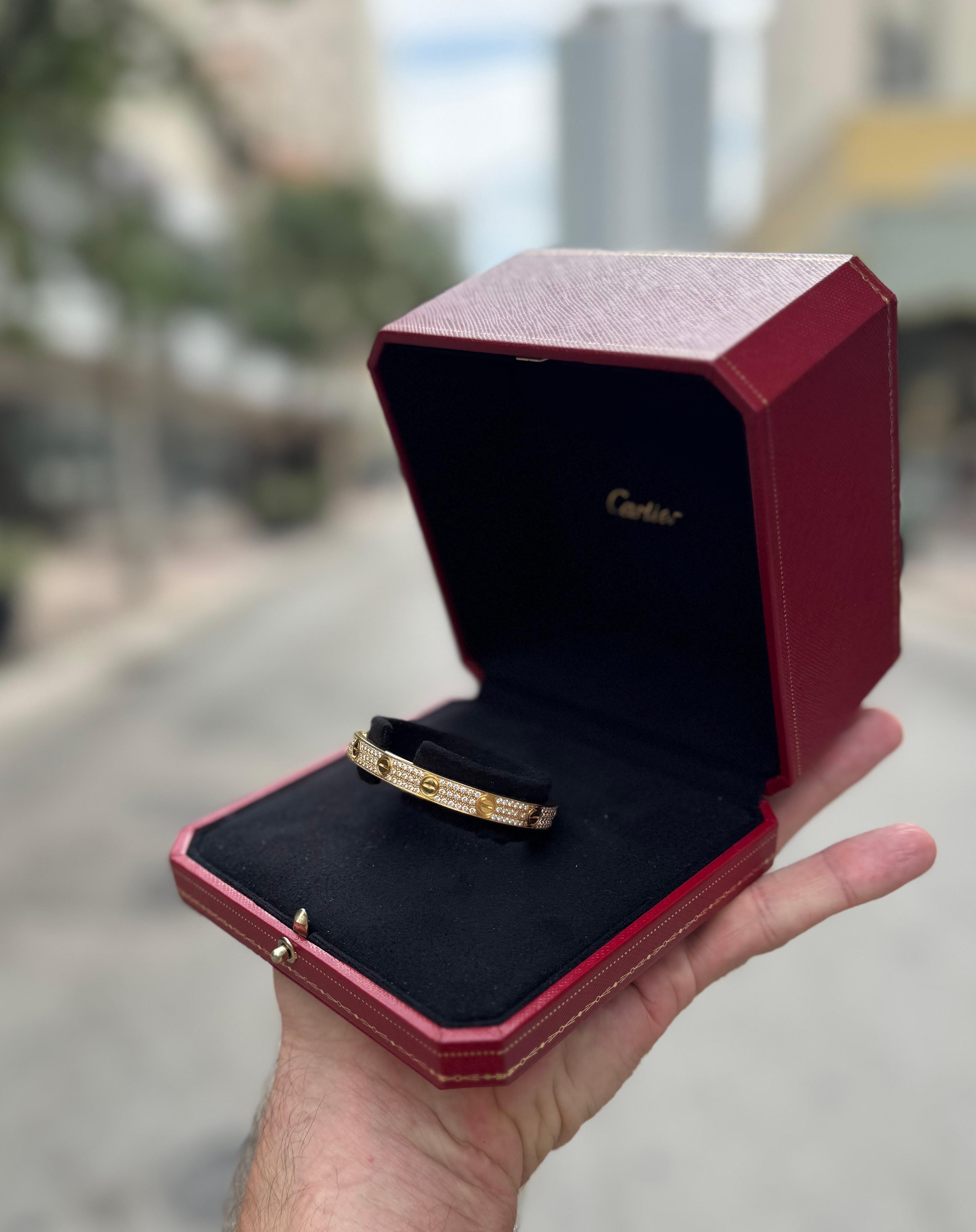 Cartier Love Armband Classic Modell voller Pave Diamanten Gelbgold Größe 16 (Rundschliff)