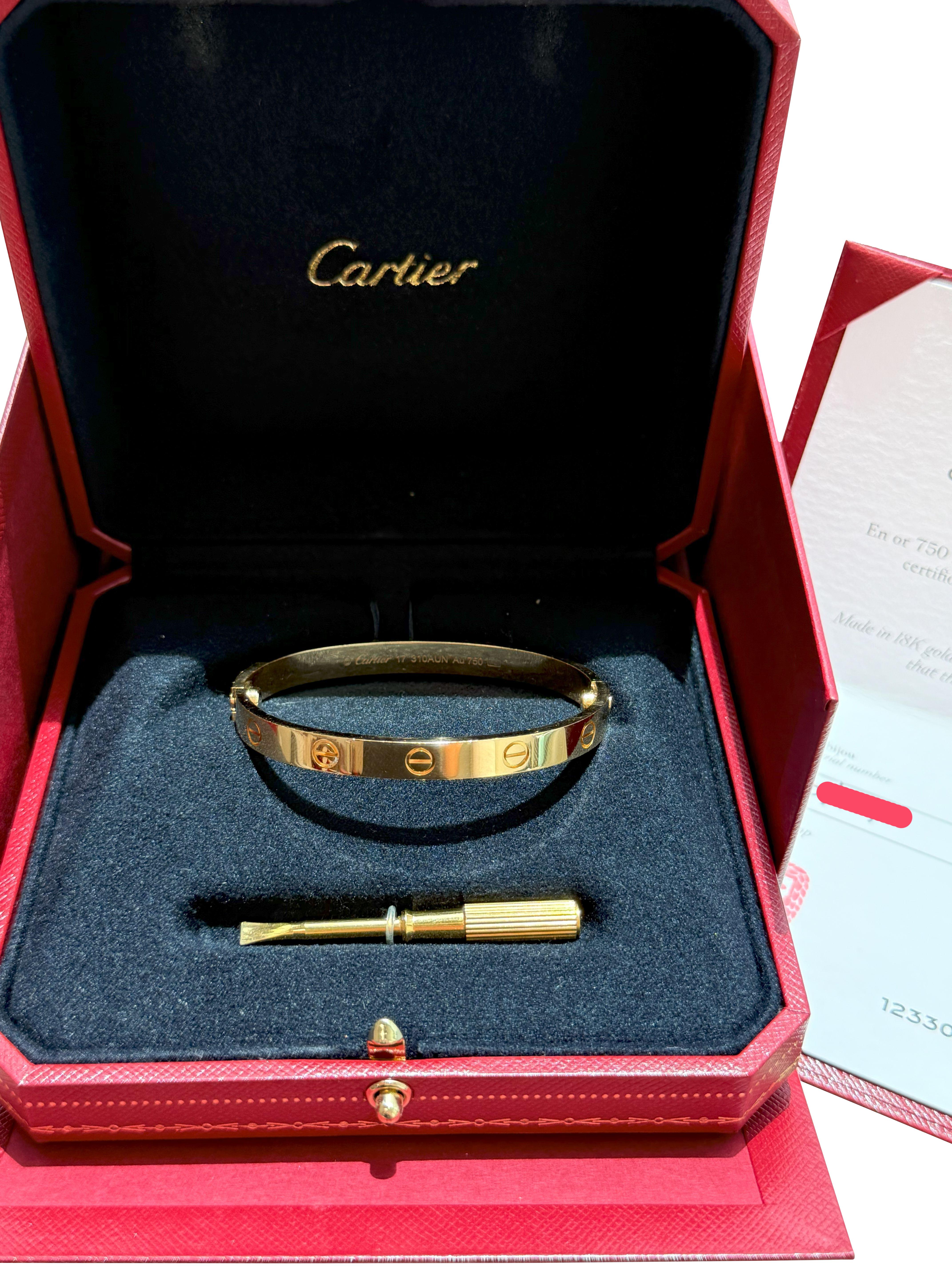 Bracelet d'amour de Cartier Modèle classique en or jaune 18 carats Taille 17 Neuf - En vente à Aventura, FL
