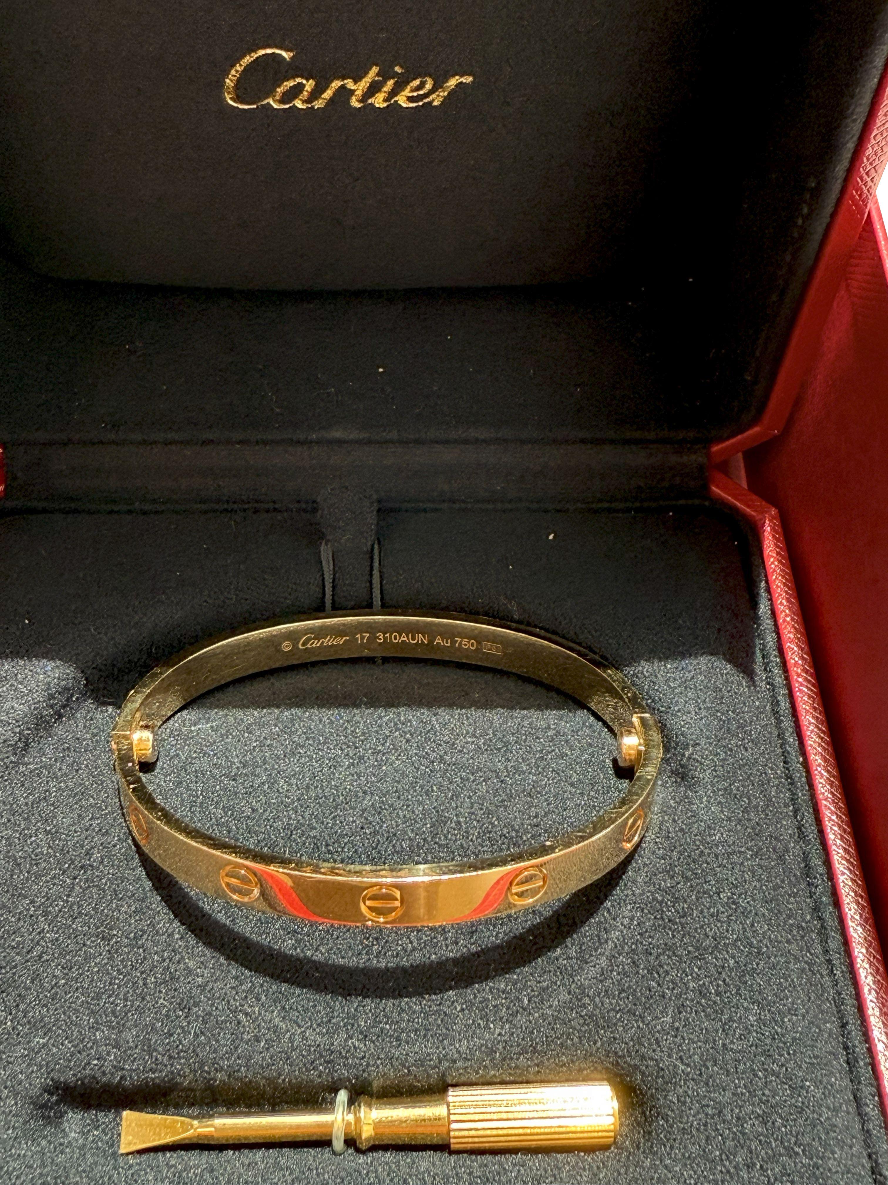 Bracelet d'amour de Cartier Modèle classique en or jaune 18 carats Taille 17 Pour femmes en vente