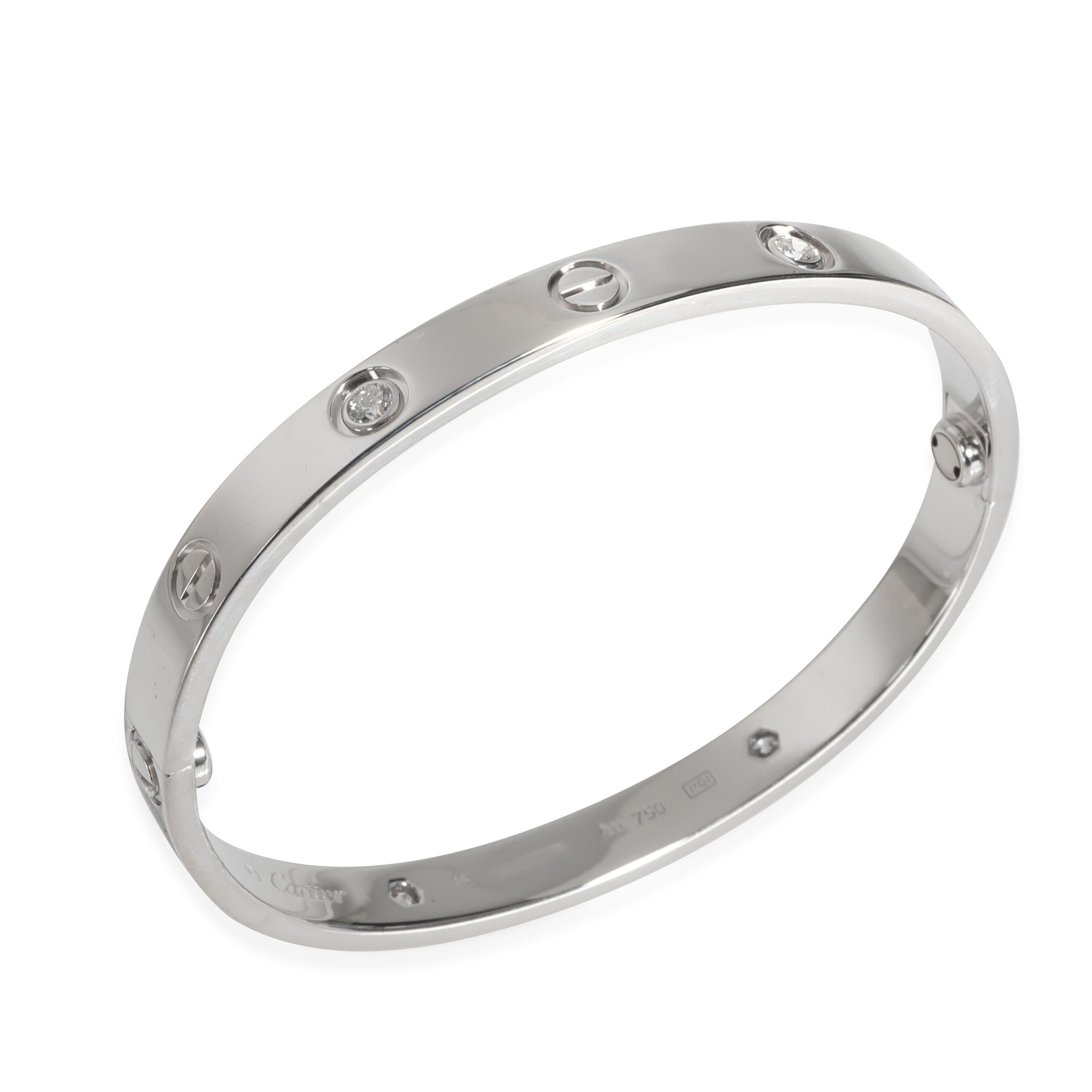 Cartier Bracelet Love, diamants (or blanc)

DÉTAILS PRIMAIRES
SKU : 143638
Titre de l'inscription : Bracelet d'amour de Cartier, diamants (or blanc)
Description de l'état : La collection Love de Cartier est l'incarnation même de l'icône, depuis les