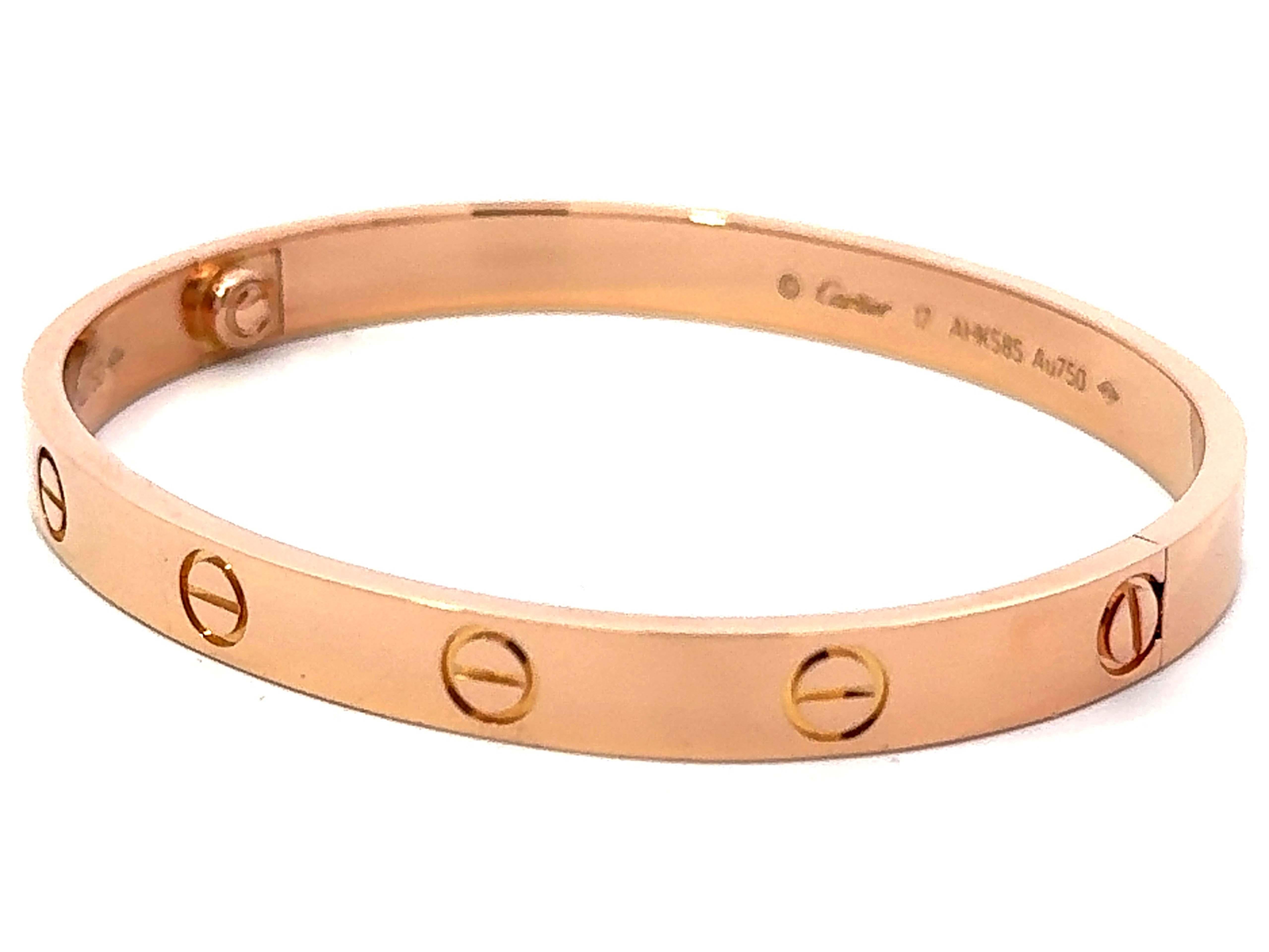 Cartier Bracelet Love en or rose 18 carats taille 17 avec boîte et papiers en vente 7