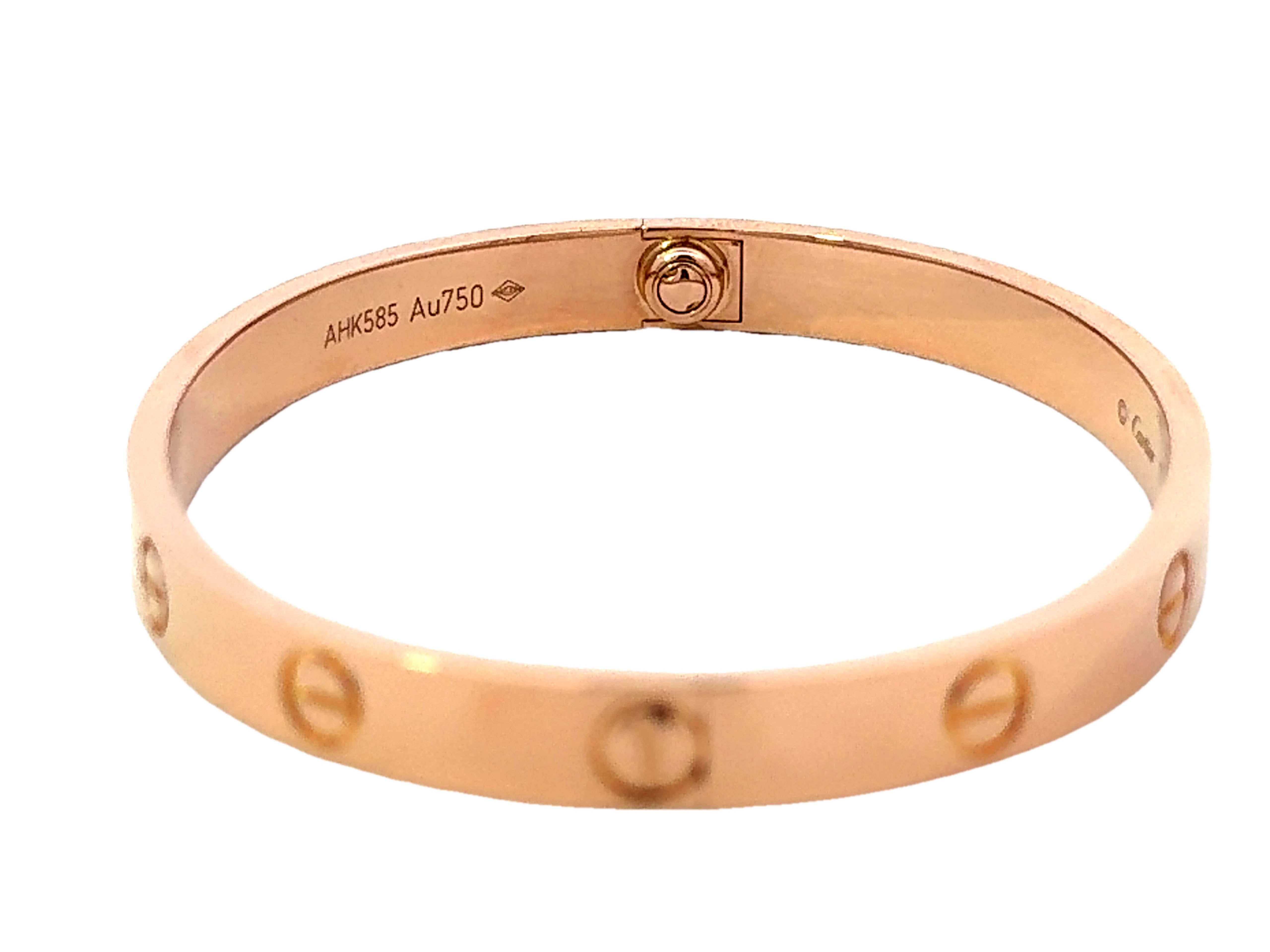 Cartier Bracelet Love en or rose 18 carats taille 17 avec boîte et papiers en vente 1