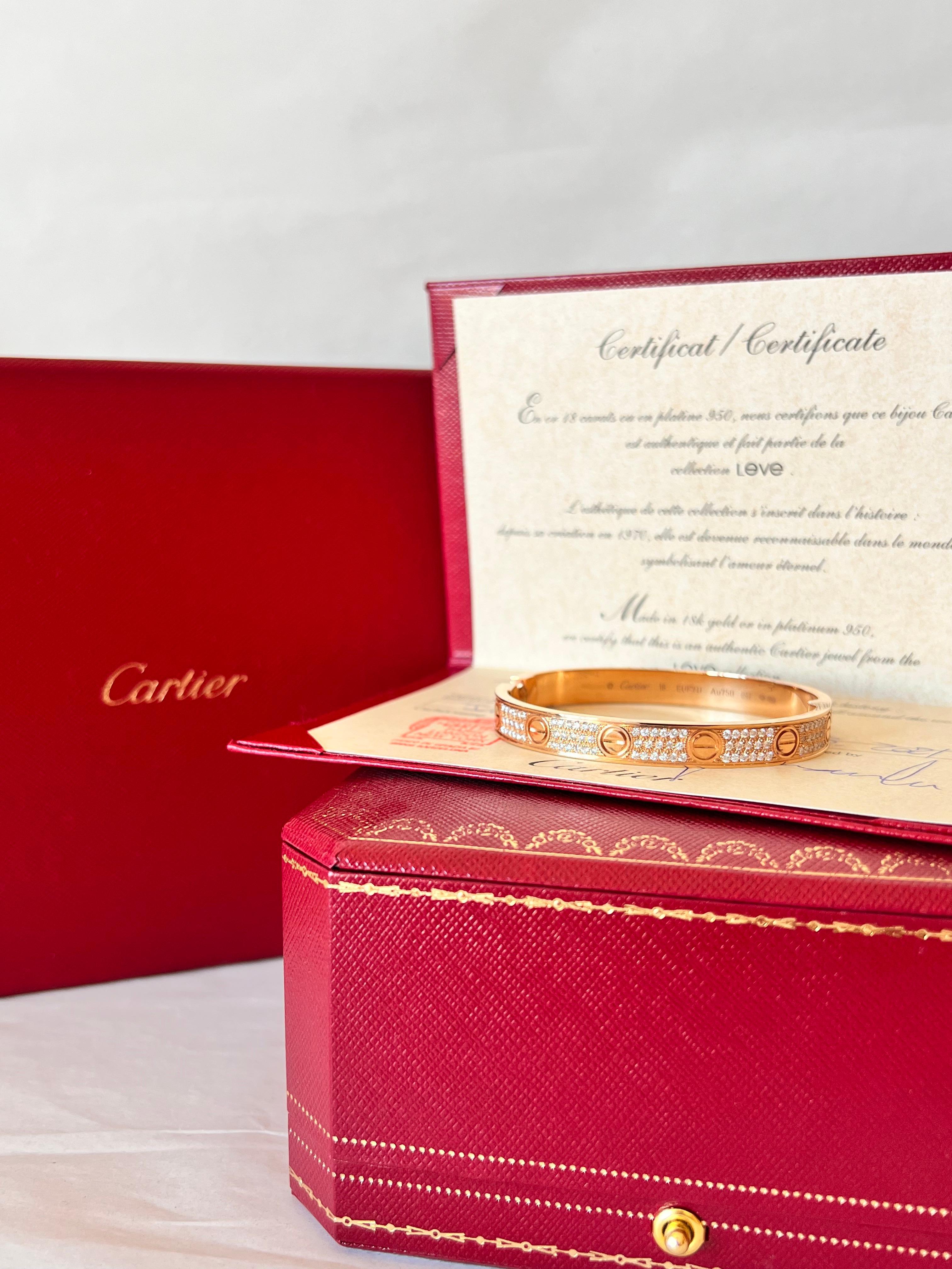 Taille brillant Bracelet LOVE de Cartier en or rose 18k avec pavé de diamants boîte et papiers en vente