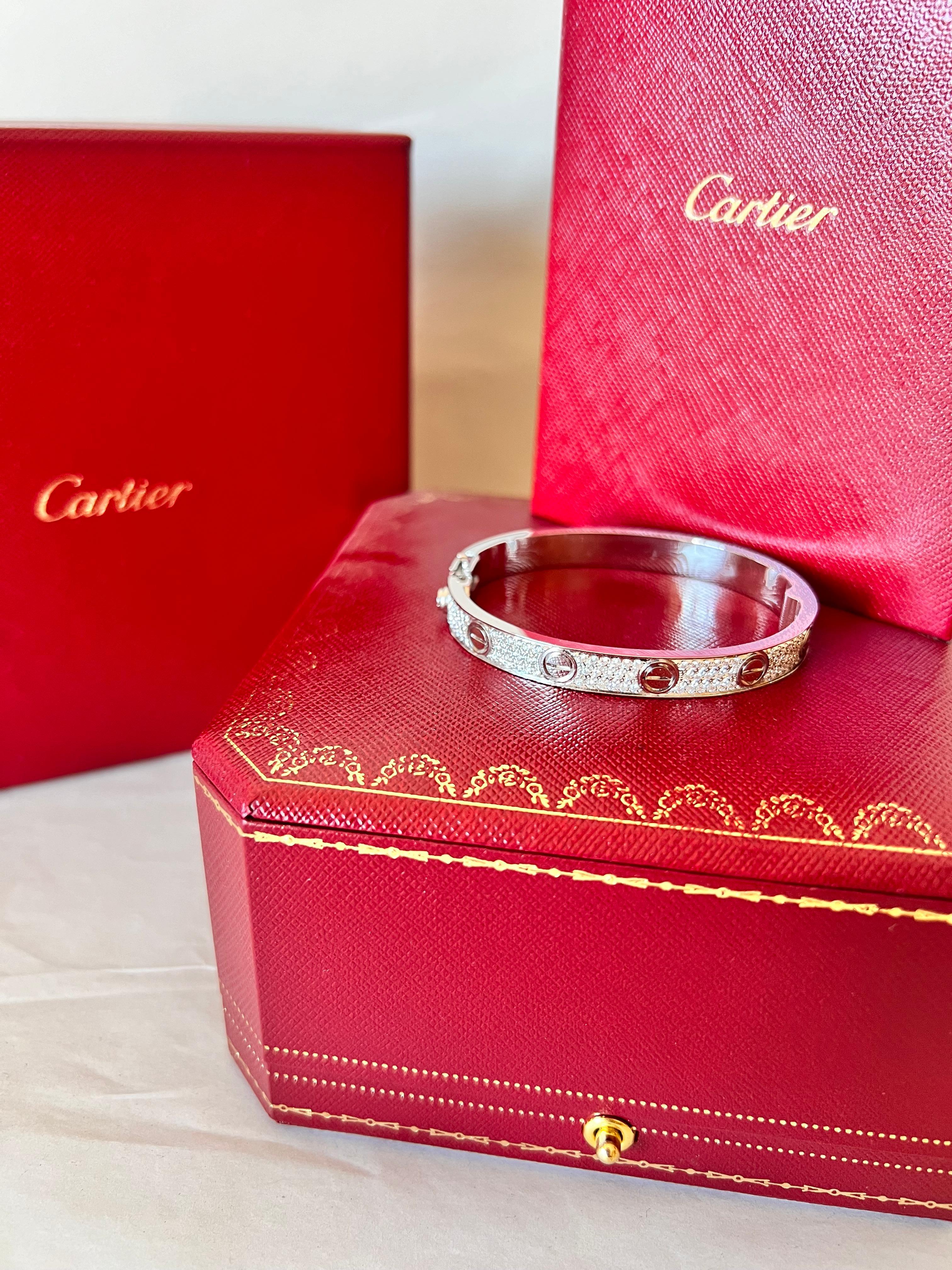 Taille brillant Cartier LOVE Bracelet en or blanc 18 carats et diamants 2 carats avec boîte en vente