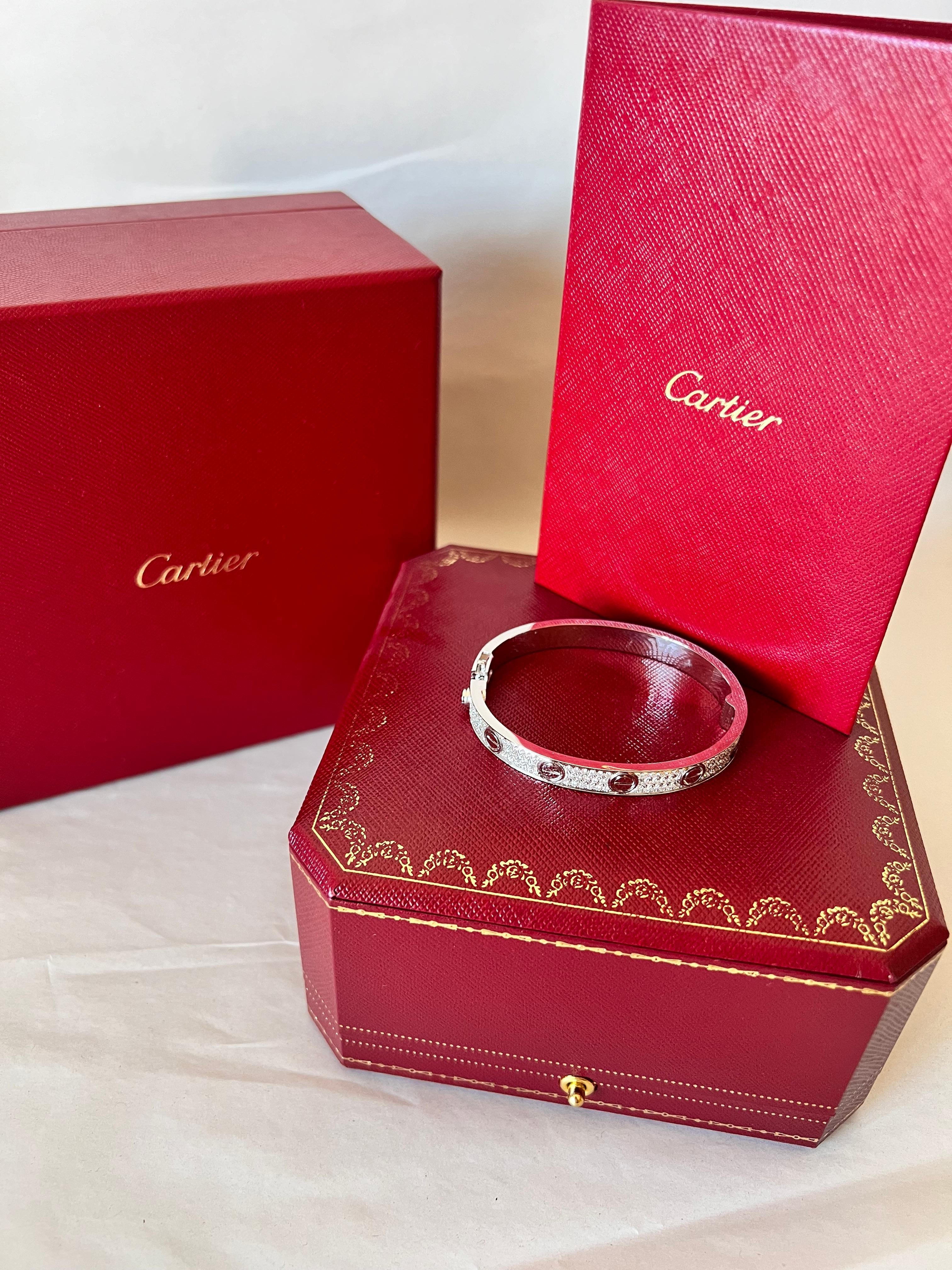 Cartier LOVE Bracelet en or blanc 18 carats et diamants 2 carats avec boîte Excellent état - En vente à Bilbao, ES