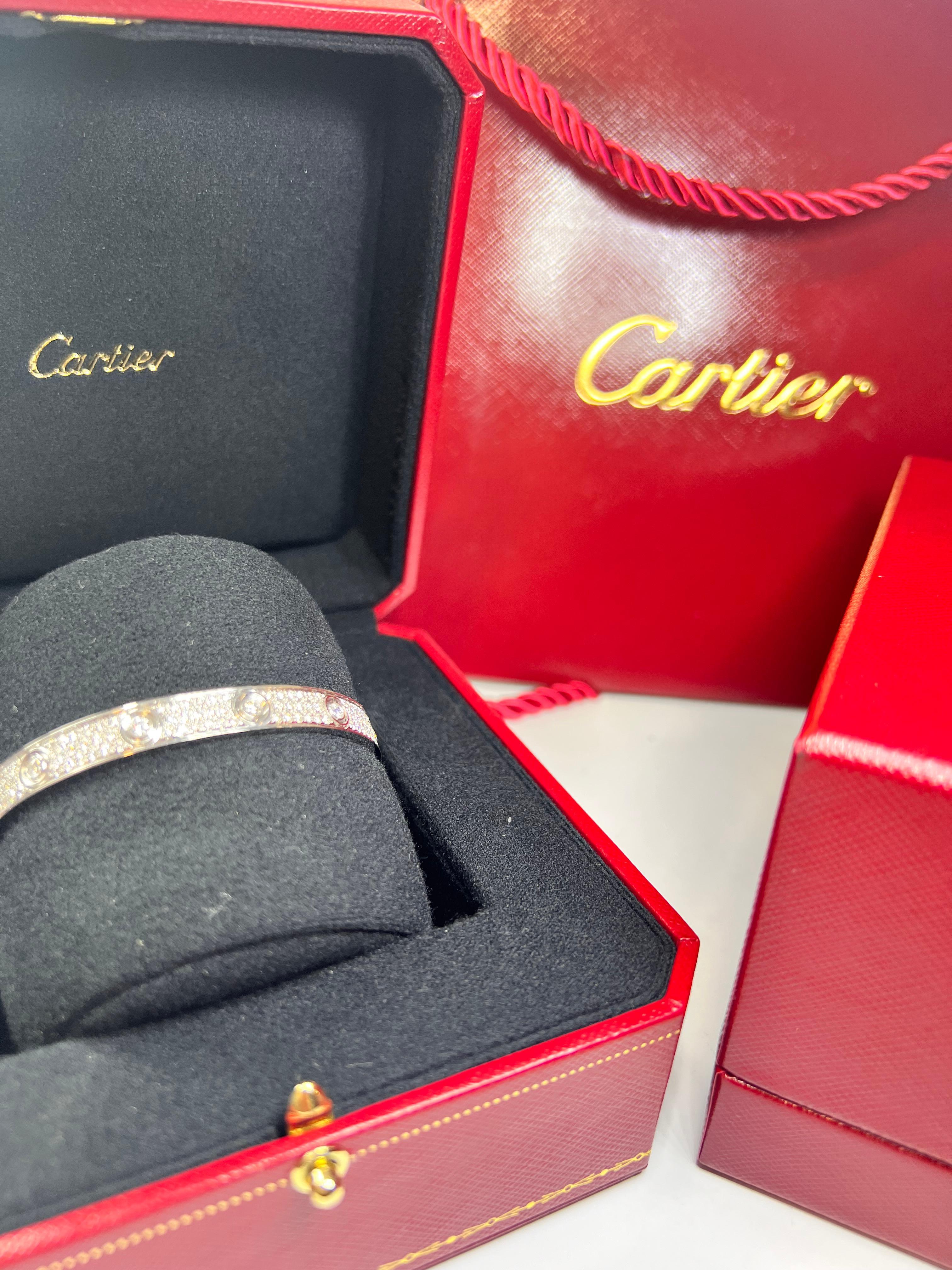 Cartier LOVE Bracelet en or blanc 18 carats et diamants 3,70 carats avec boîte et papiers en vente 2