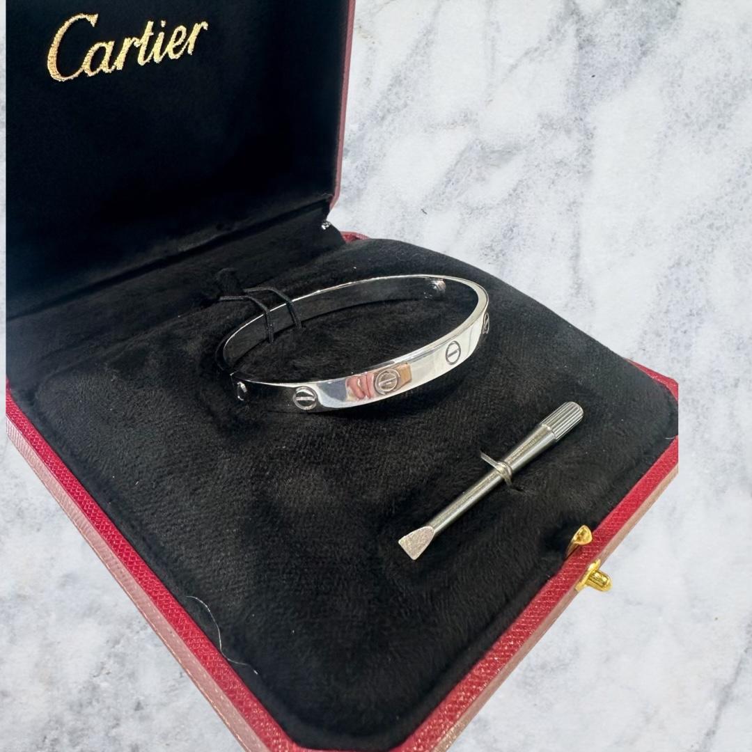 Cartier Love Bracelet in 18k White Gold New Screw System with COA SIZE 17 In Excellent Condition In Miami, FL