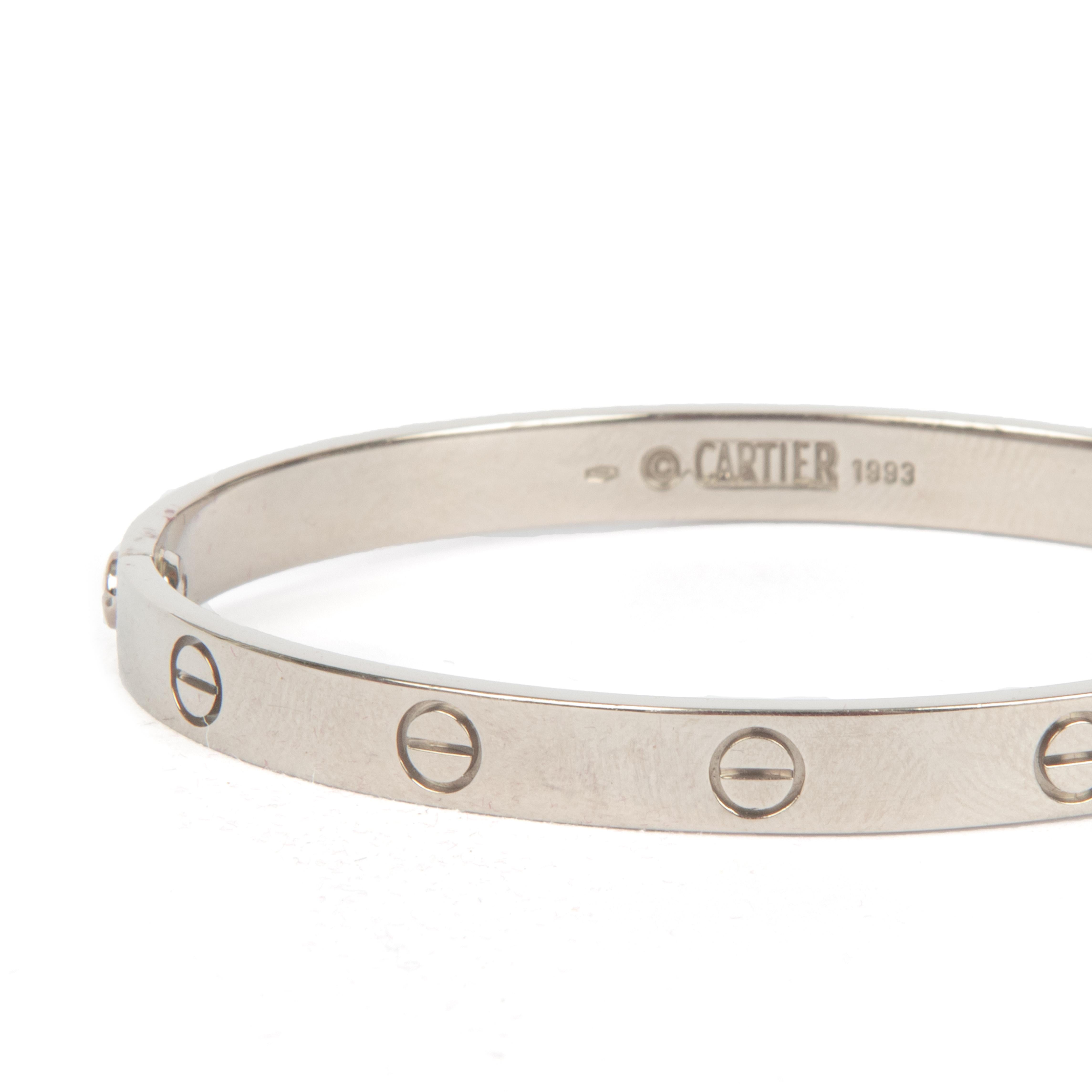 Cartier Love-Armband aus 18 Karat Weißgold (Größe 18) (Moderne) im Angebot