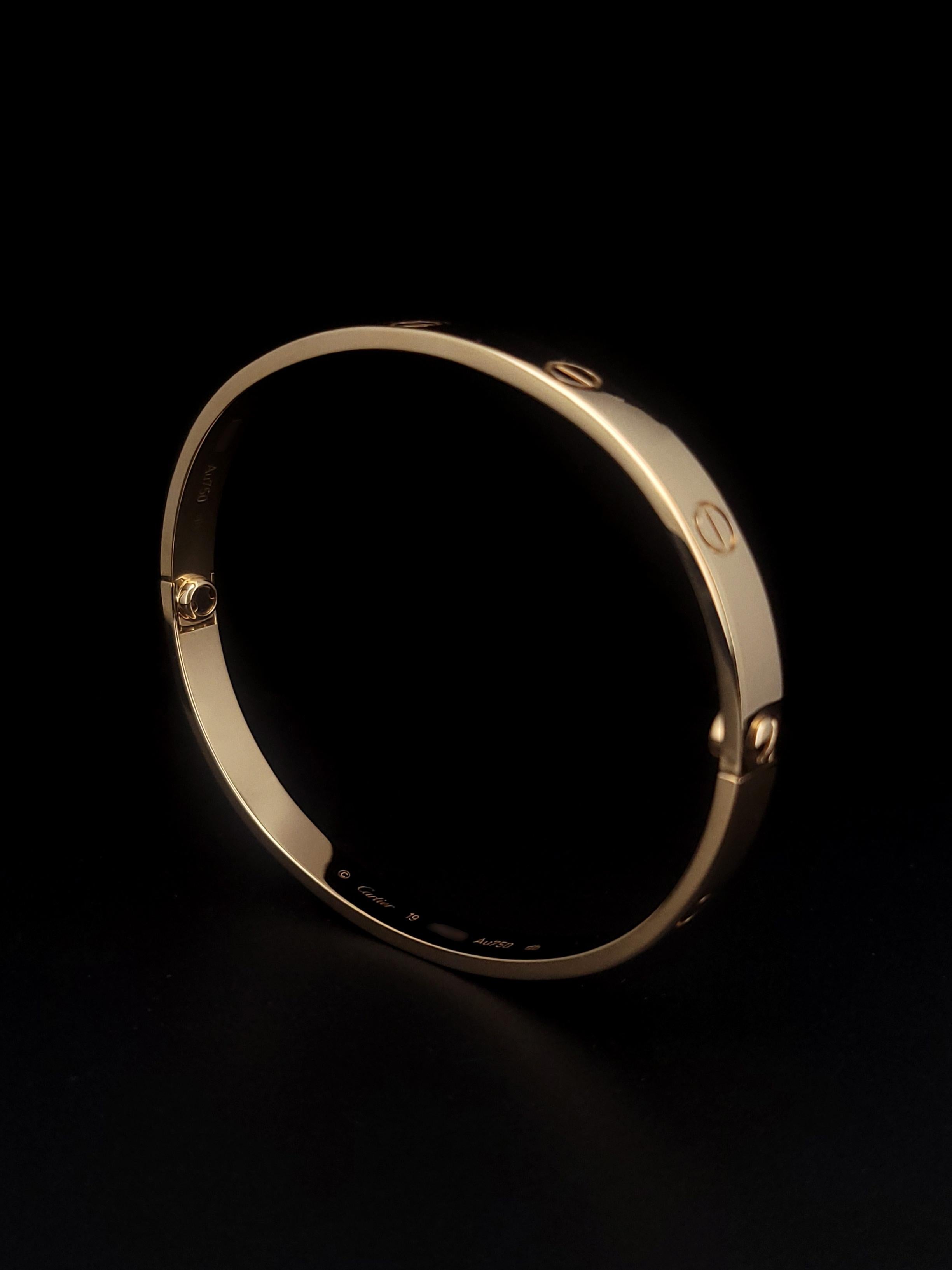 Cartier Love Bracelet in 18K Yellow Gold Size 19 For Sale 3